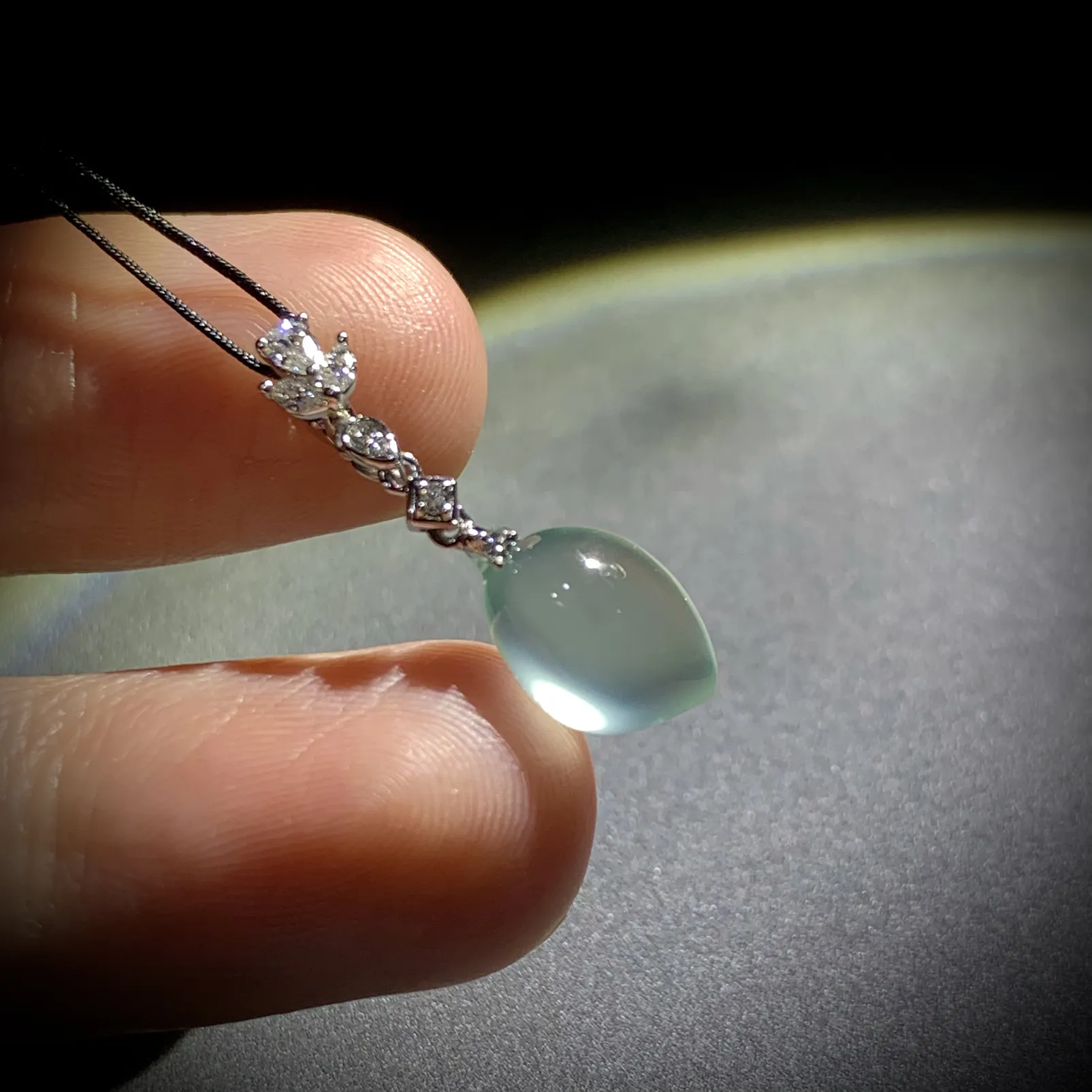 精致福瓜，
24.8-裸石约12-8-5.5mm，
18K金，南非钻