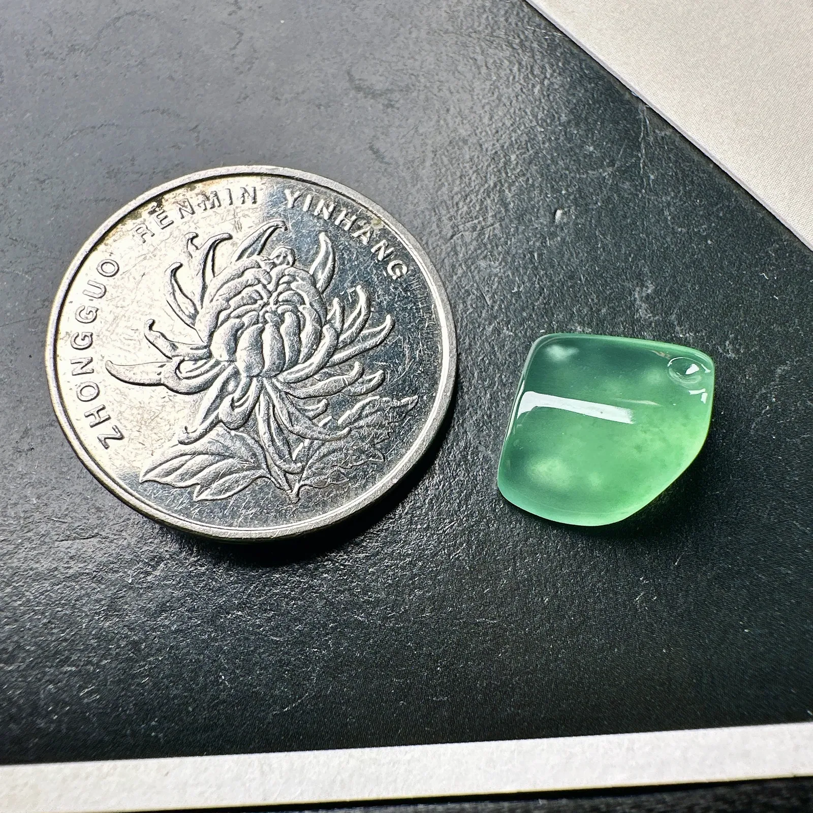 【冰种木那绿随形裸石】雪花棉，质地非常细腻干净，冰润十足，种老冰透，收藏品质