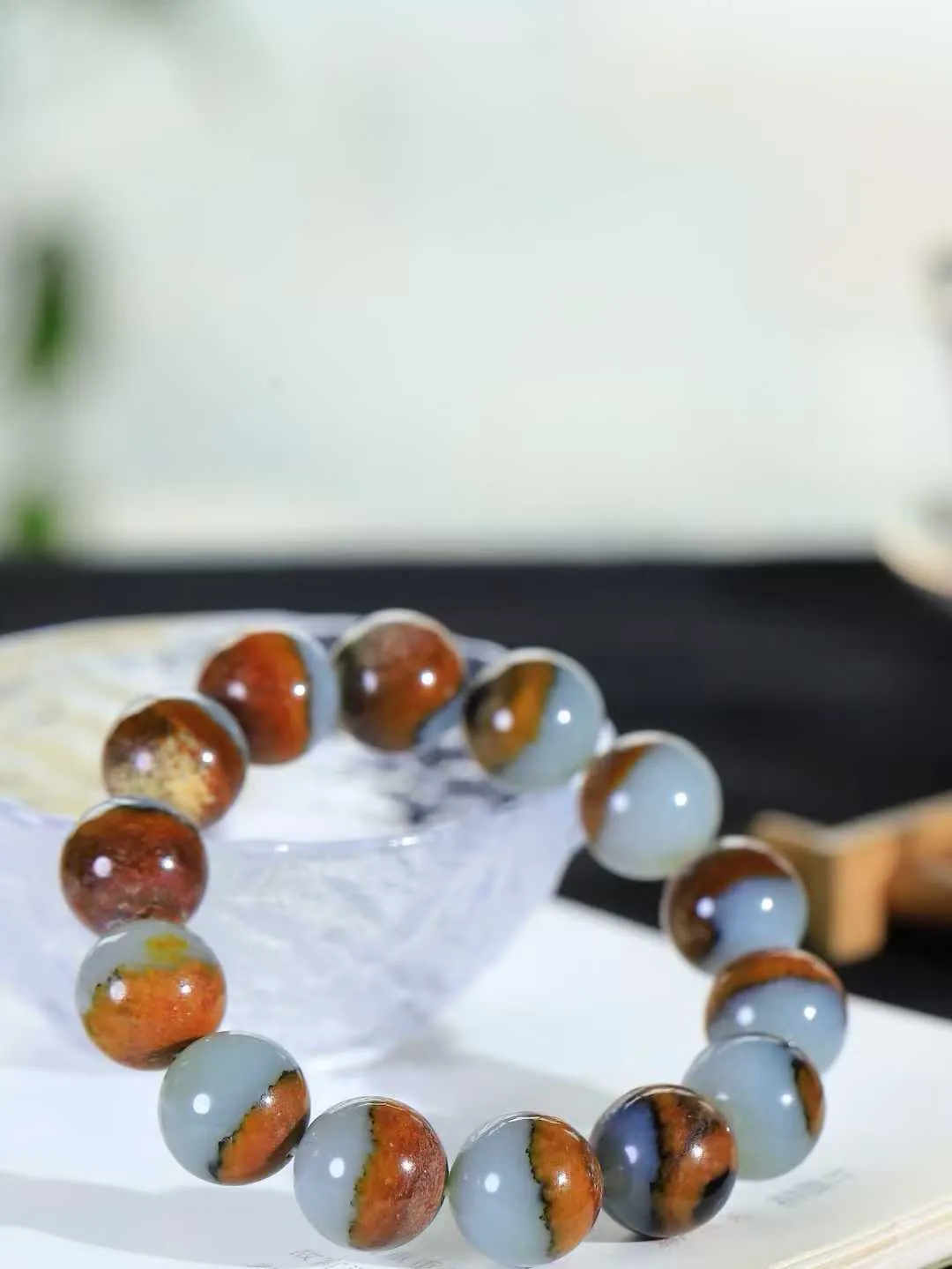 【珠圆玉润.手串】

精品️和田玉三色珠圆玉润手串 玉质温润细腻  整串打磨圆润，佩戴舒适。珠珠落玉盘，间关莺语花底滑，一生美好时光，无论身在何处，都有它相伴相守。事事顺遂，幸福美满，吉祥如意。重86.3克 尺寸取一15.8mm  FDA-22110633