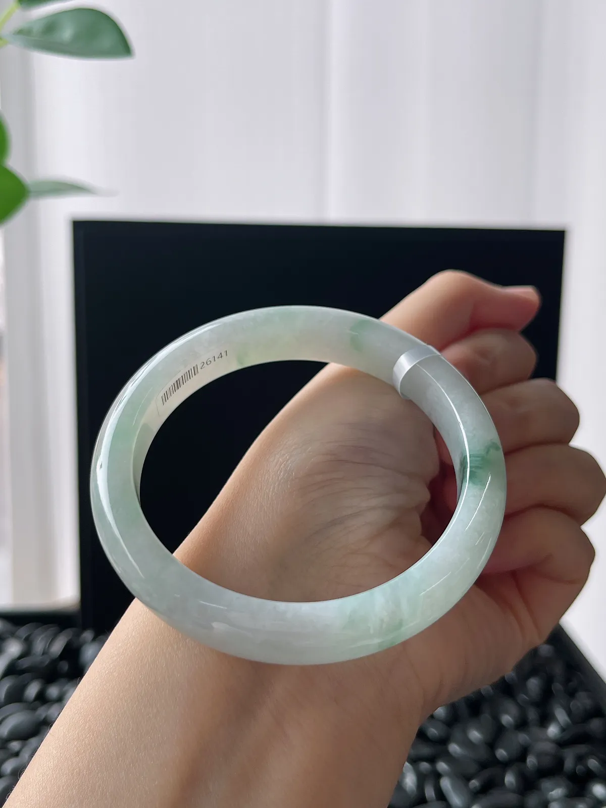 正圈56.9圈口，翡翠糯化种飘花手镯