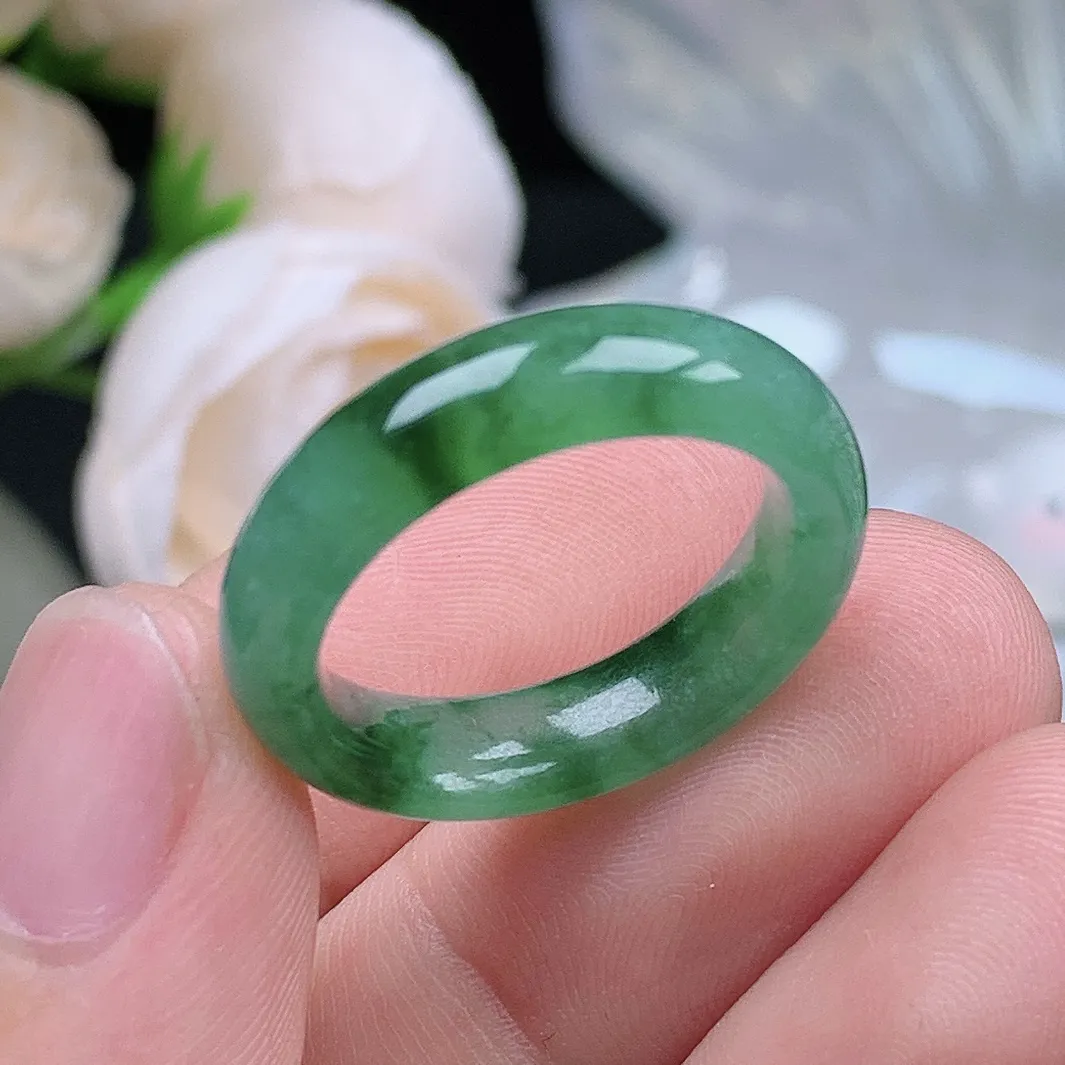 缅甸翡翠老坑种翡翠水润起胶飘阳绿戒指玉指环  水润通透 尺寸：18.2-5.7-3.7mm  18号圈口5S