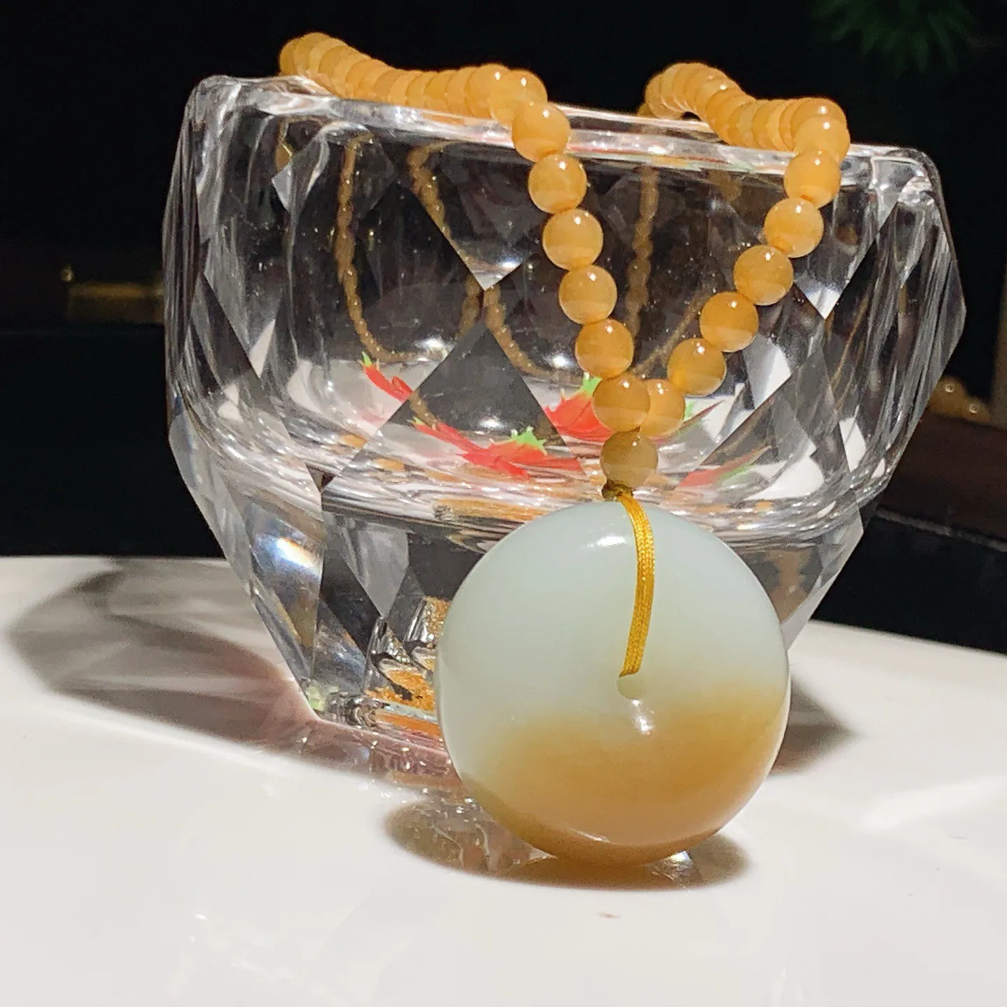 新疆和田玉且末糖平安扣挂件。尺寸25/13/重31克。玉质细腻油润。手推出油。佩戴高端典雅。lt251113