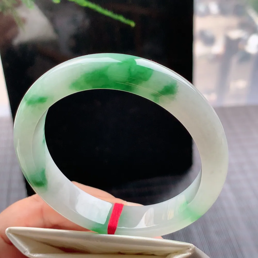 正圈冰绿花 无瑕 尺寸:56.5/13.2/8.4 花美