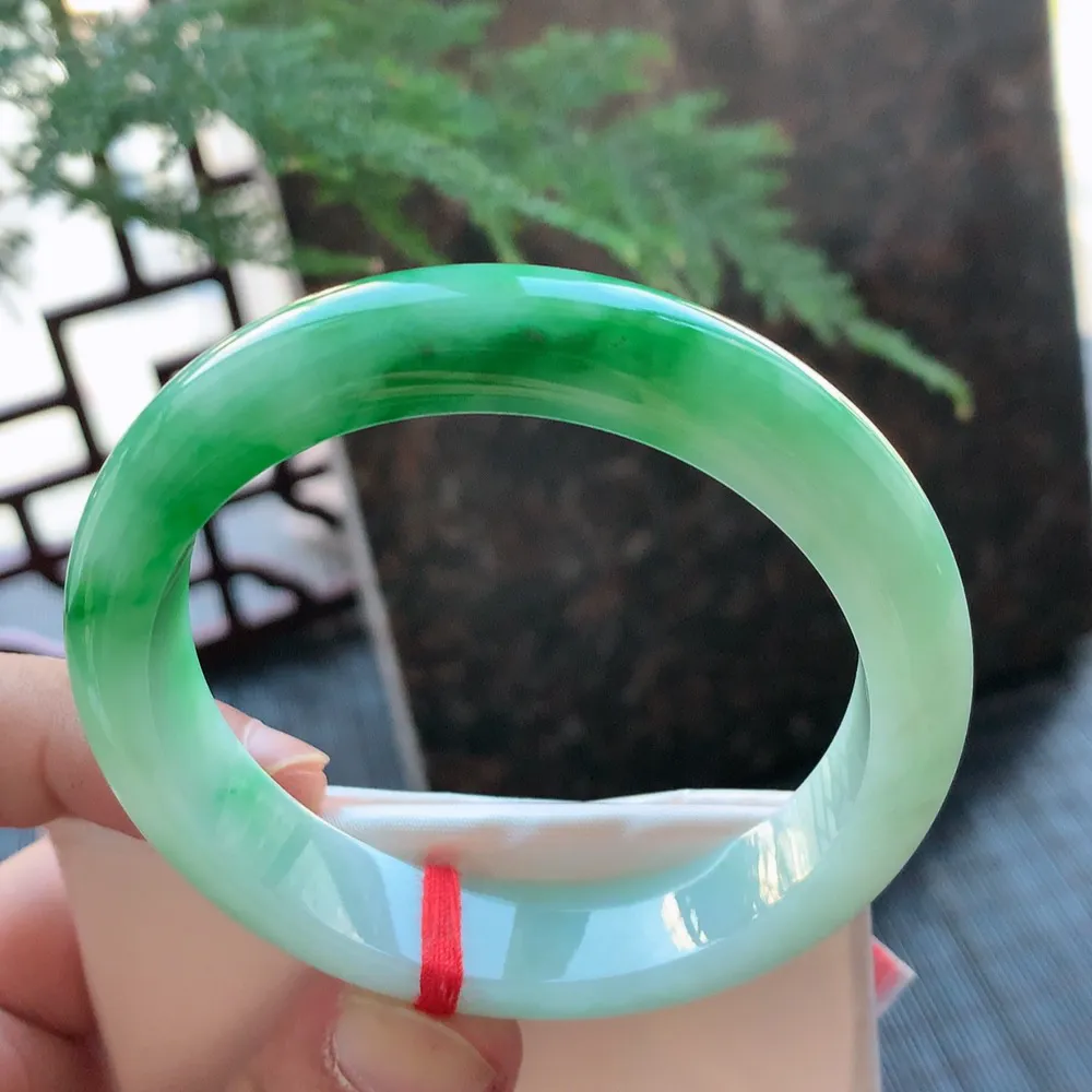 正圈冰糯翠绿 无瑕 尺寸:55.5/12.2/7.7 色好