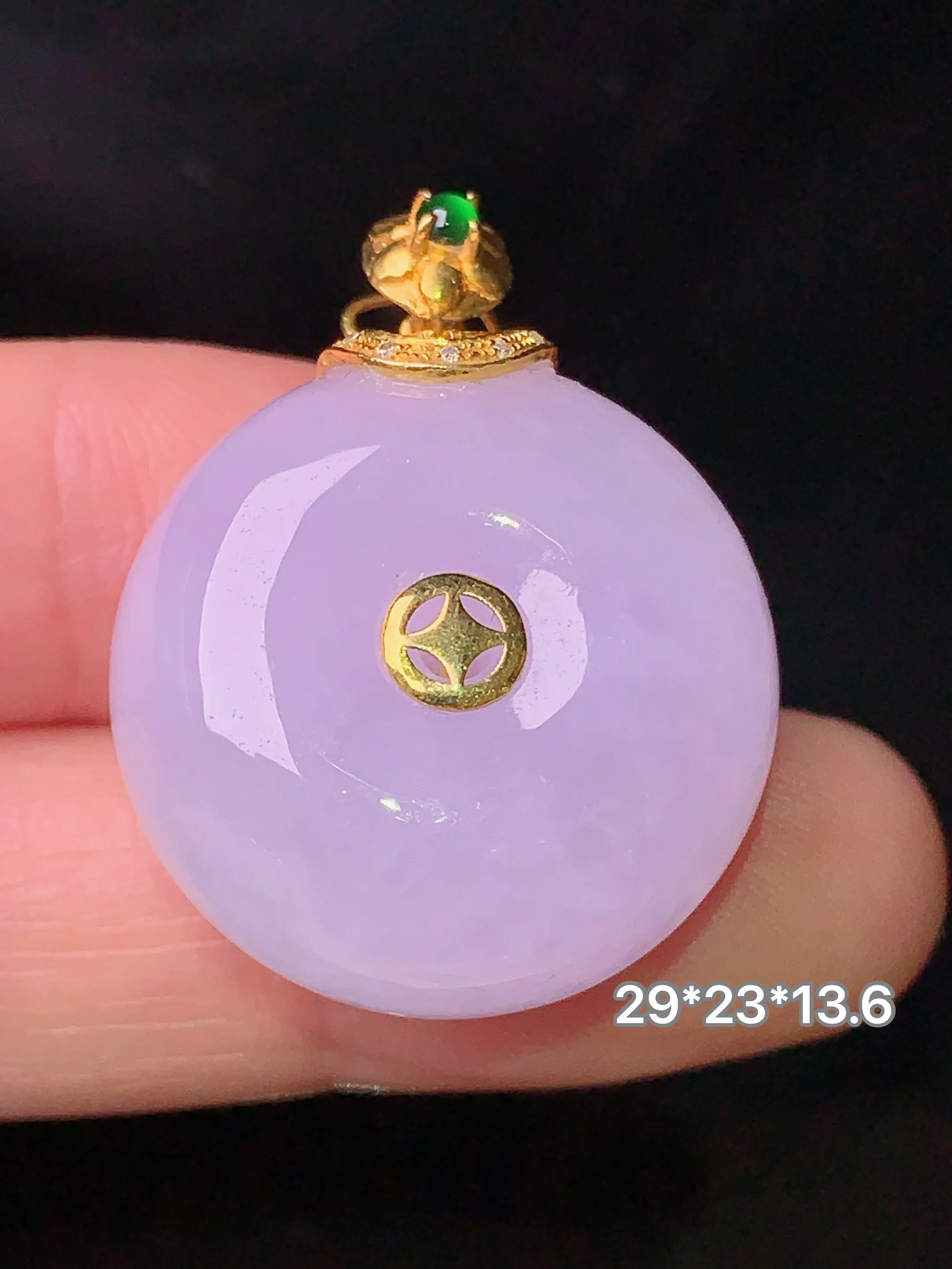 18k金钻镶嵌紫罗兰平安扣吊坠 玉质细腻 色泽清新艳丽 整体尺寸29*23*13.6