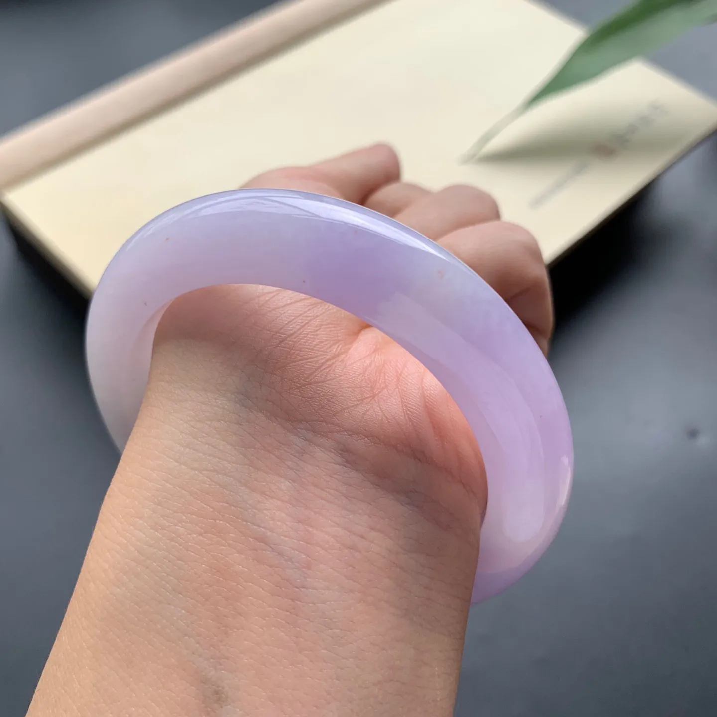 55圈口紫罗兰正圈手镯 尺寸：55-12-9.8，无纹裂，细腻光滑，色泽仙美