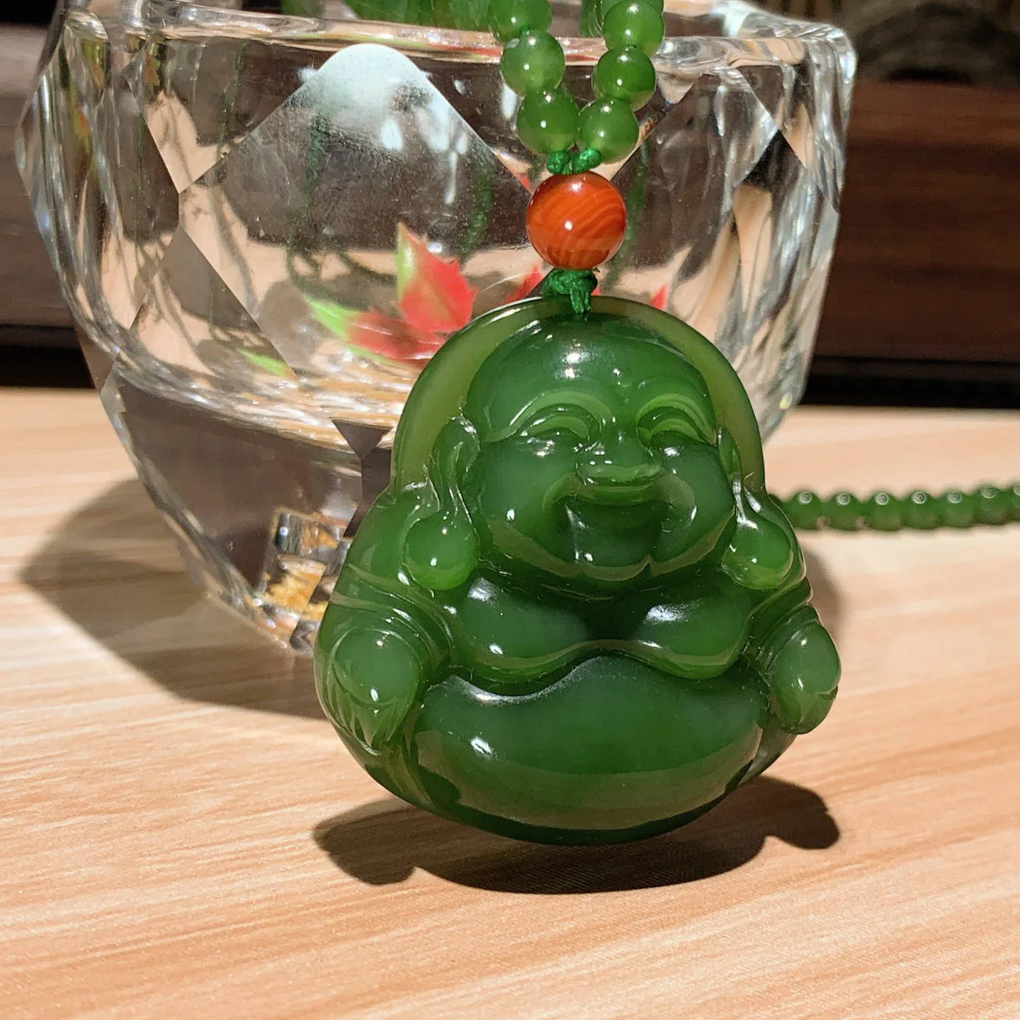 和田玉阳绿俄罗斯碧玉佛引福来挂件。尺寸34/34/10重32克。玉质细腻油润。手推出油。佩戴高端典雅。lt251114