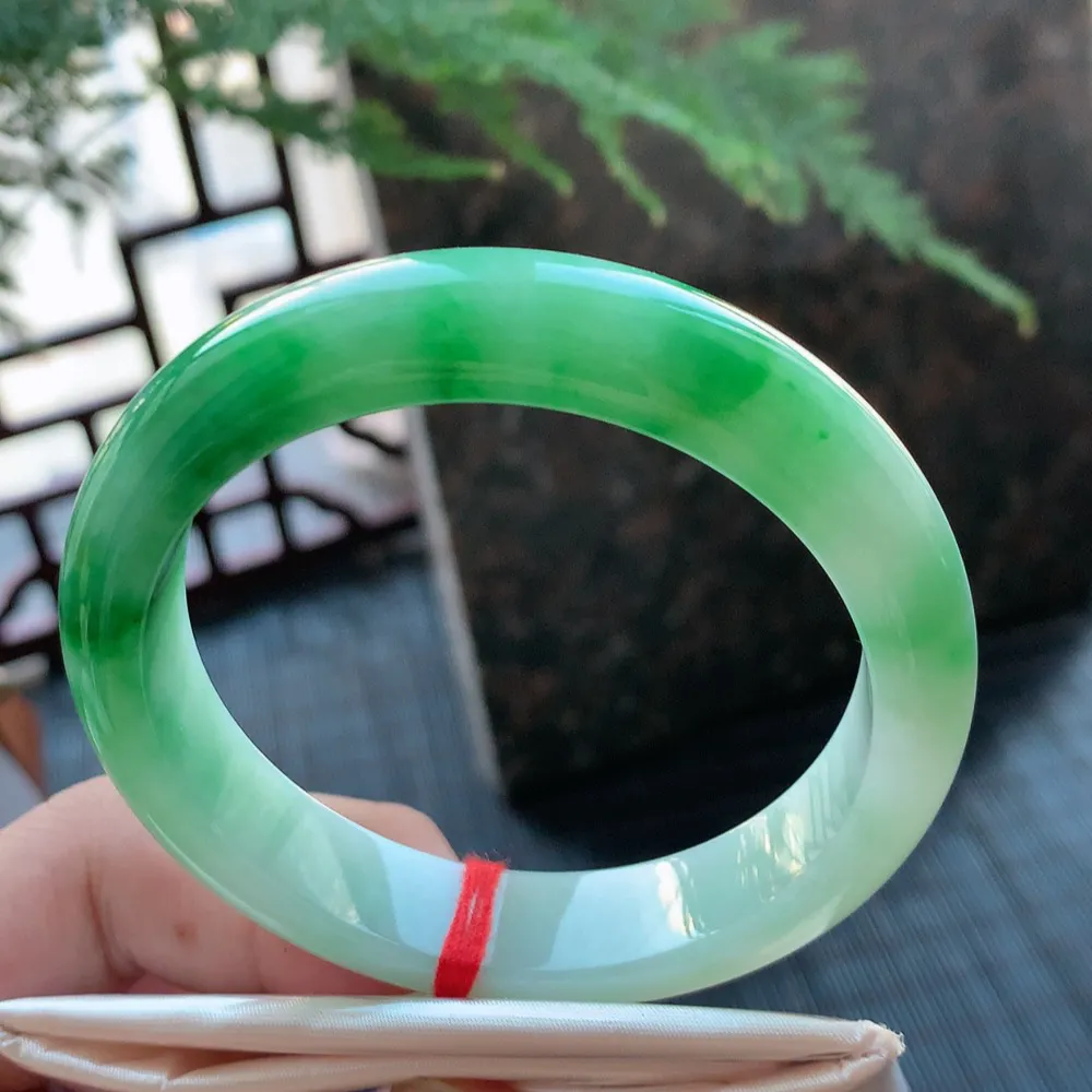 正圈冰糯翠绿 无瑕 尺寸:55.5/12.2/7.7 色好