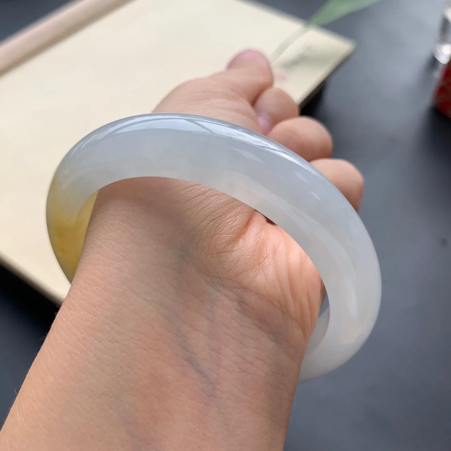 56圈口冰种飘黄翡正圈手镯 尺寸：56-12.3-9，无纹裂，水润起胶，优雅迷人