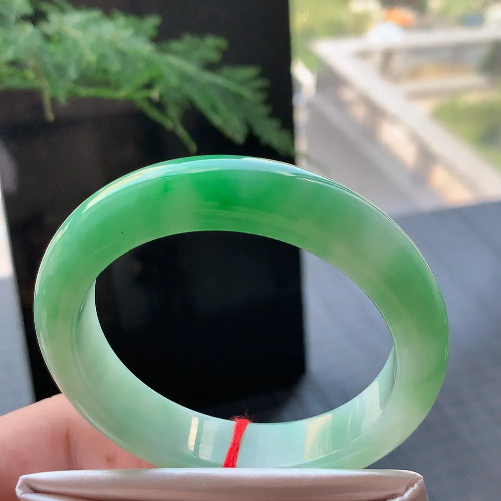 正圈冰糯阳绿 无瑕 尺寸:54.8/12.8/8.8 色好🥰🥰