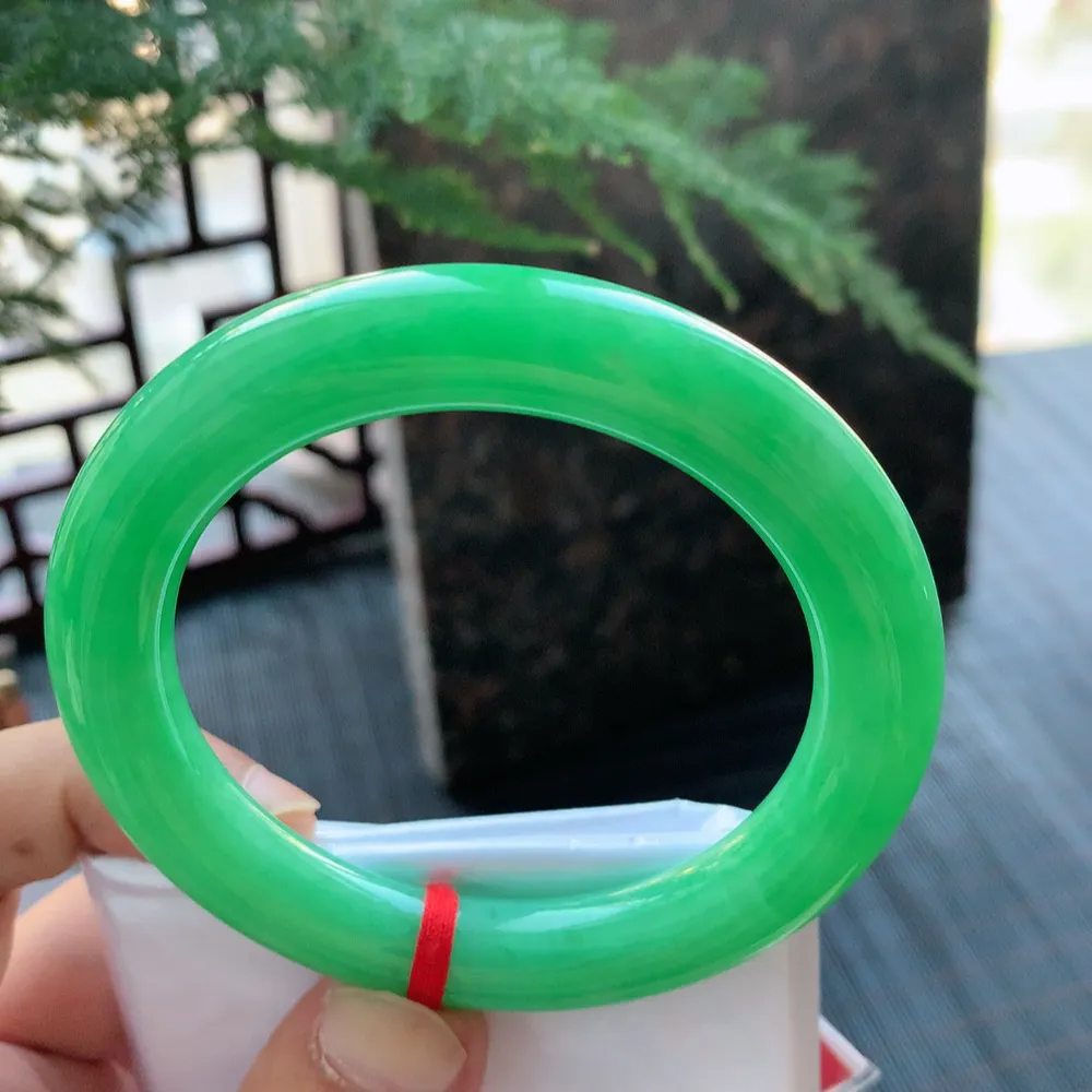 圆条满绿 无瑕 尺寸:56.1/10.9/10.6 满色