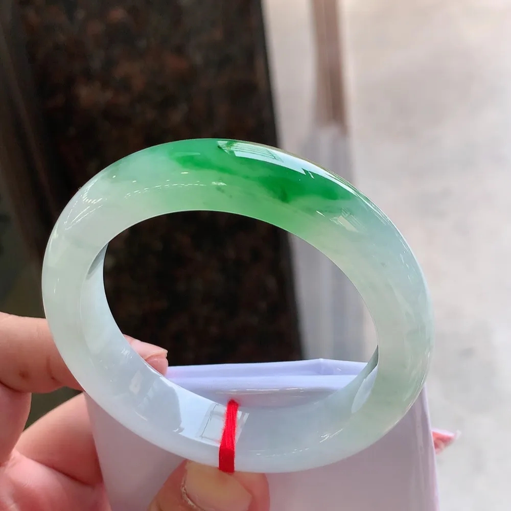 正圈冰阳绿 无瑕 尺寸:55.7/13.4/9.3 种色俱佳