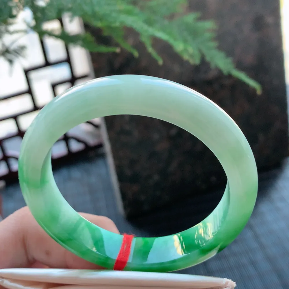 正圈冰糯翠绿 无瑕 尺寸:55.5/12.2/7.7 色好