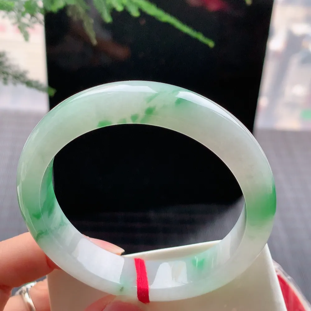 正圈冰绿花 无瑕 尺寸:56.5/13.2/8.4 花美