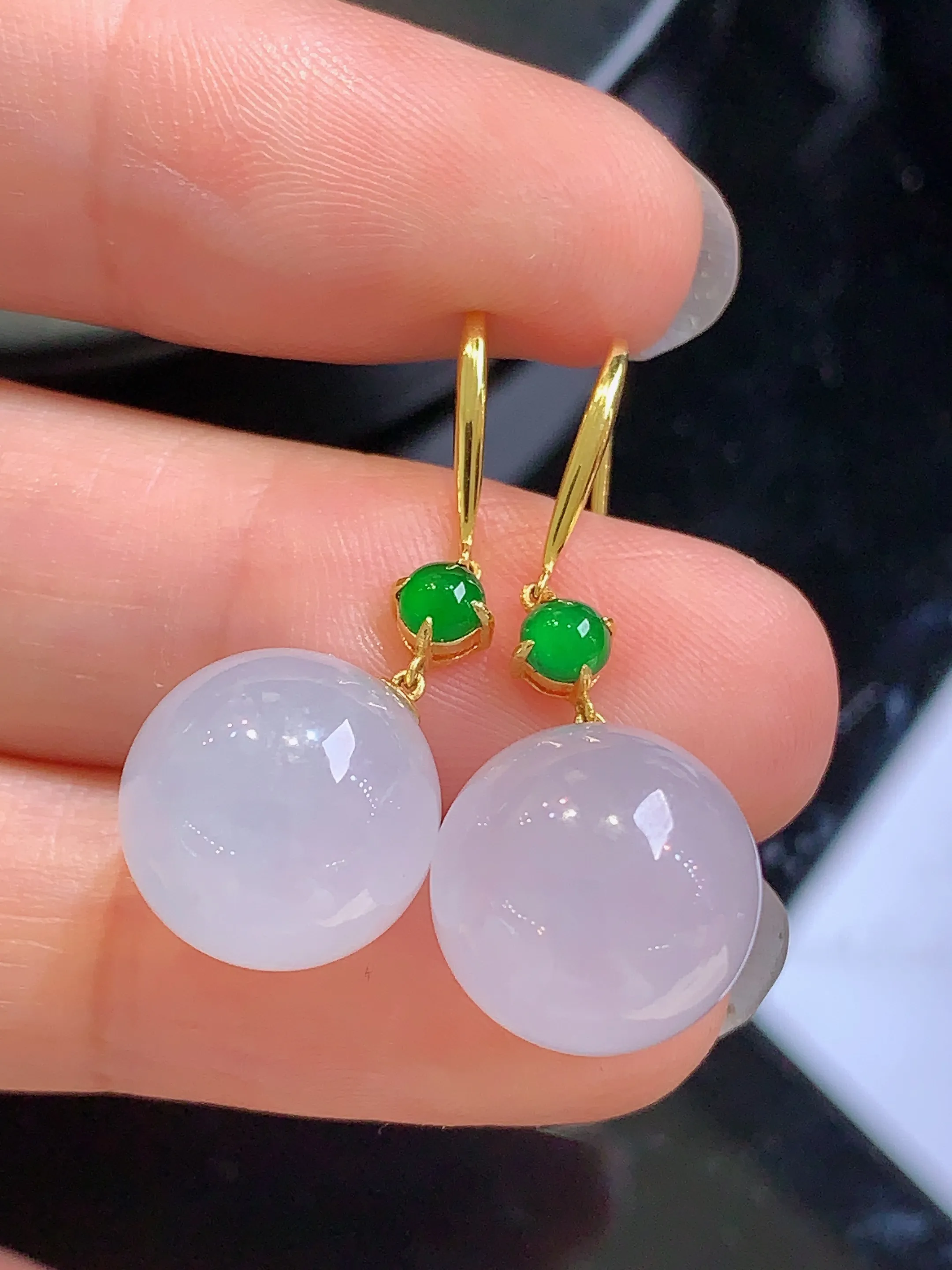 18k金镶嵌冰种圆珠耳坠 玉质细腻 色泽清新艳丽 整体尺寸29.6*12