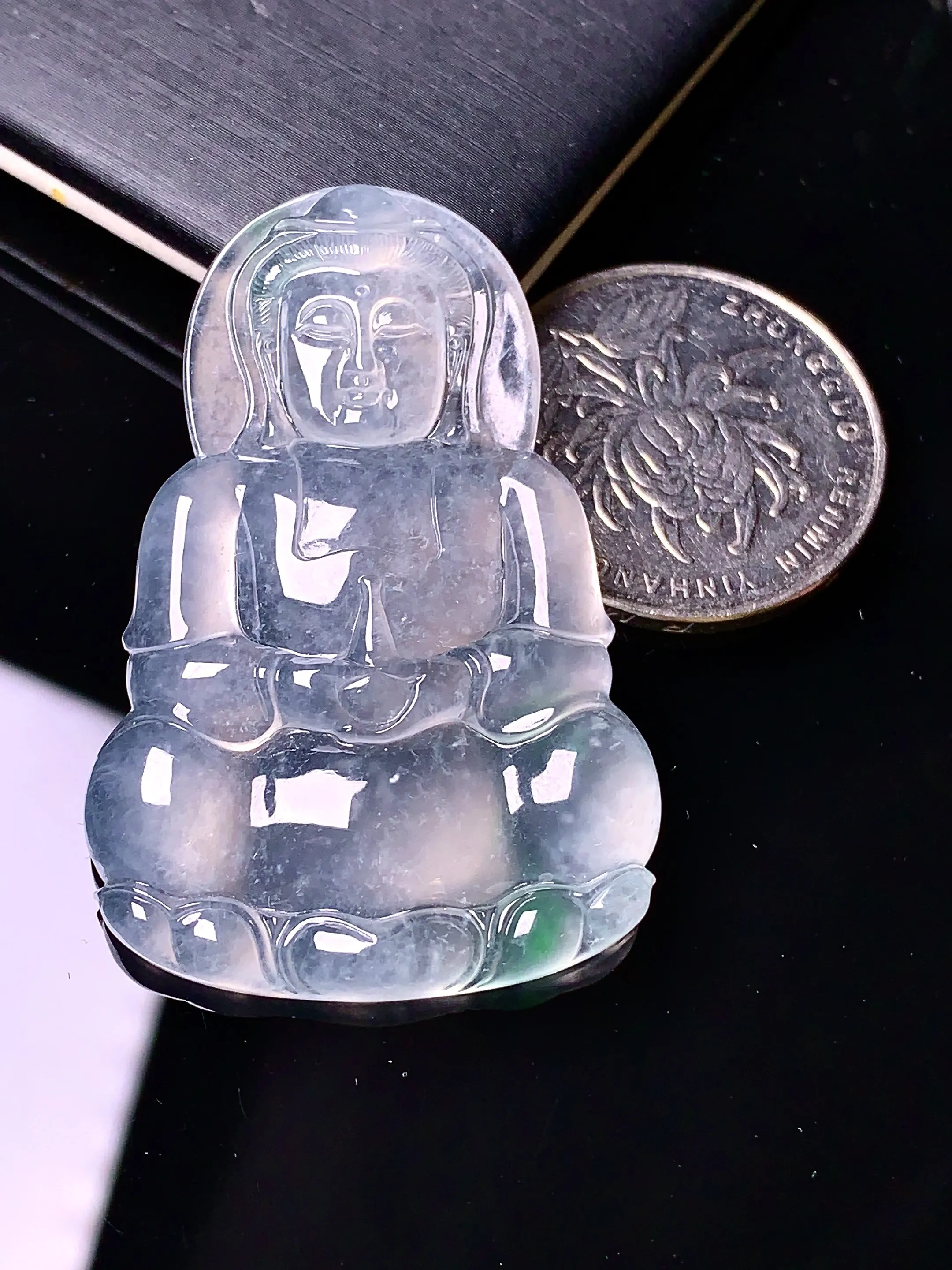 冰种观音菩萨吊坠 玉质细腻 色泽清新艳丽 整体尺寸45.2*30.5*5.2