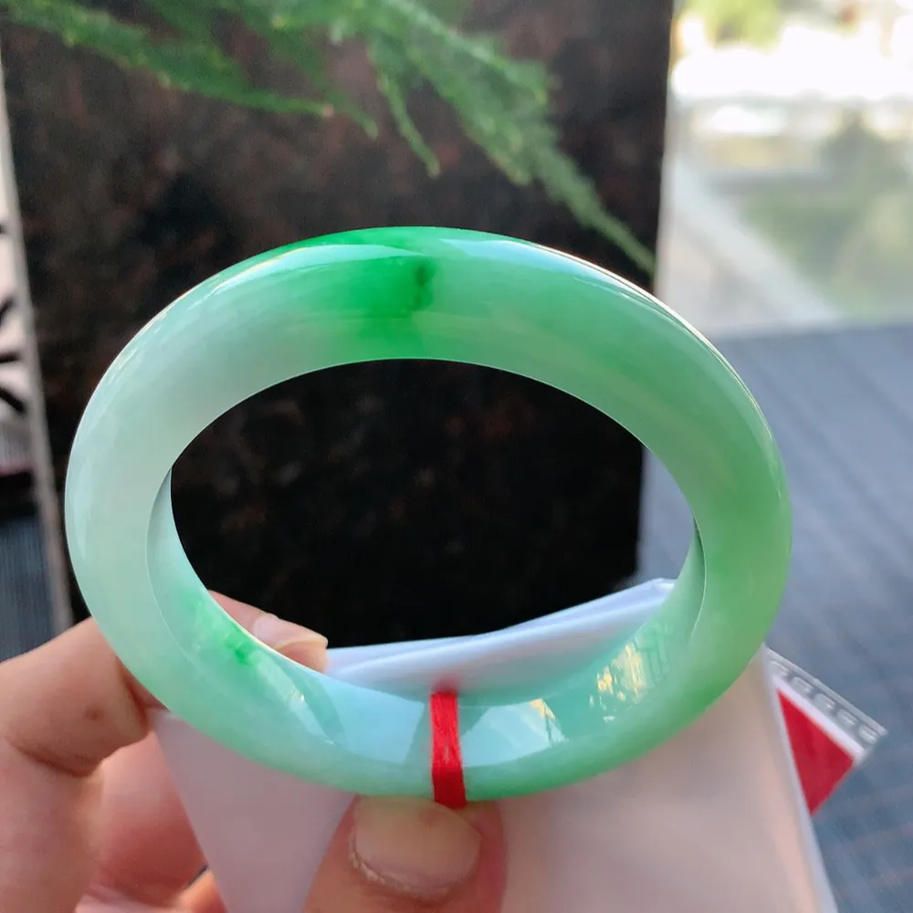 正圈白底青阳绿 无瑕 尺寸:55.4/12.5/8.6  色阳