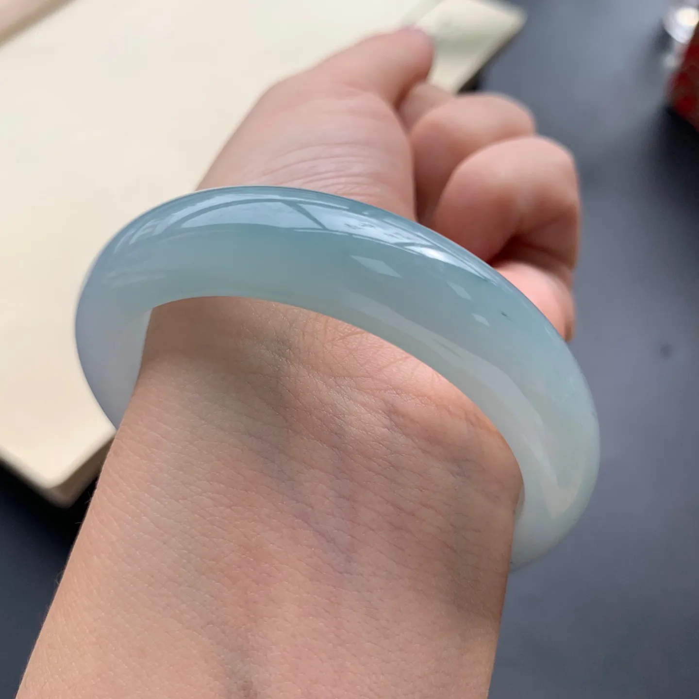 52圈口细糯正圈手镯 尺寸：52-12.5-7.8，无纹裂，细腻釉洁，清爽干净