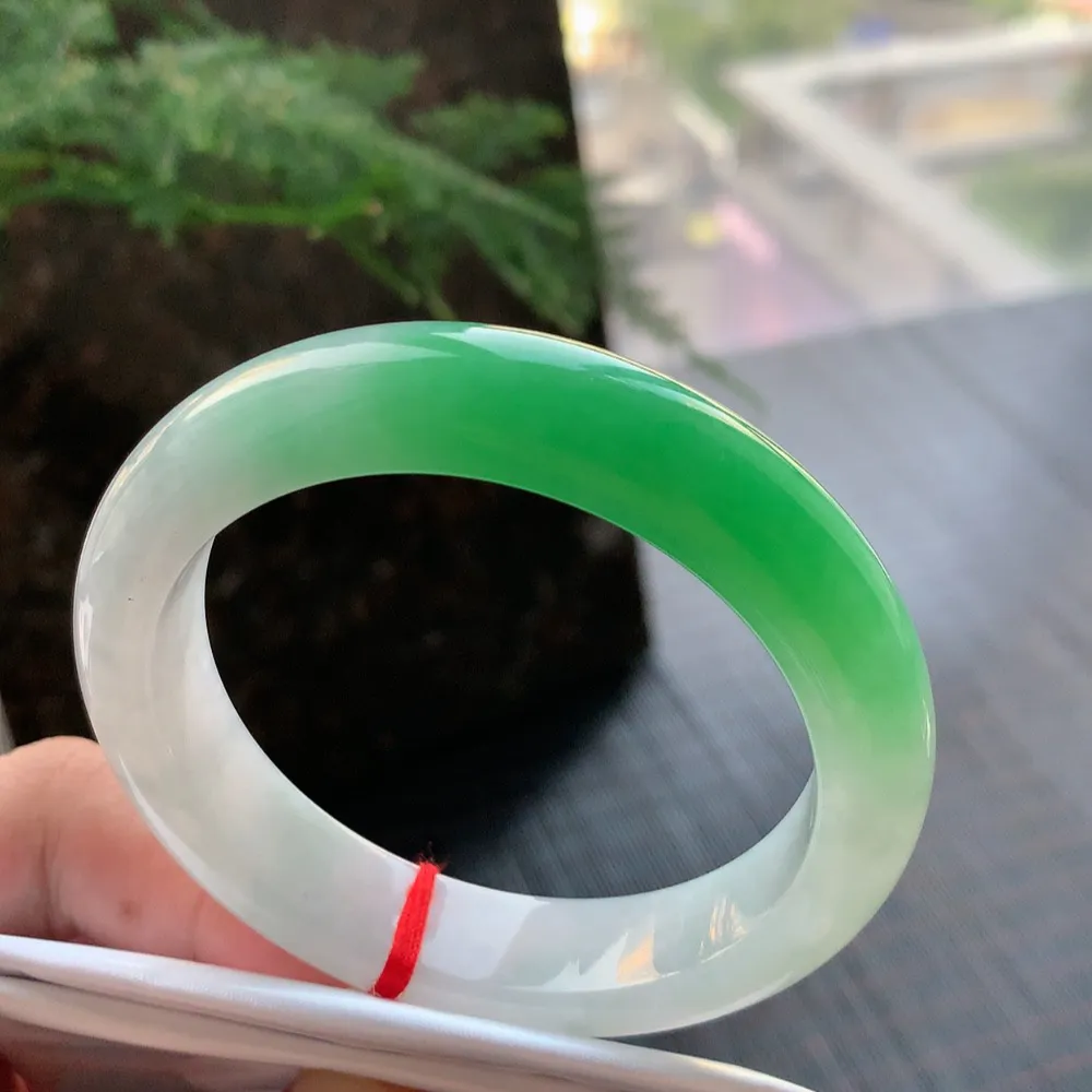 正圈一大节阳绿 无瑕 尺寸:54.8/13.1/8.8 色阳