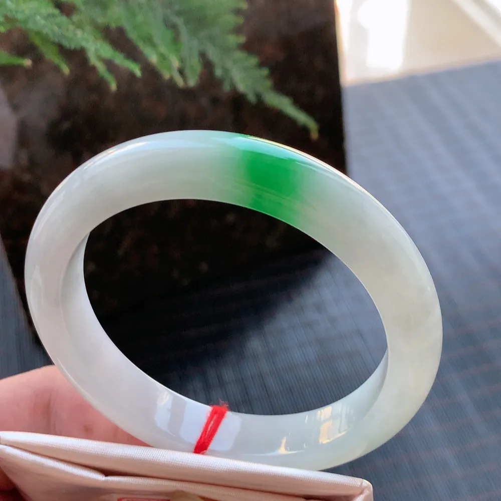 正圈冰糯阳绿 微棉纹 尺寸:61.1/12.1/8.8 大圈口