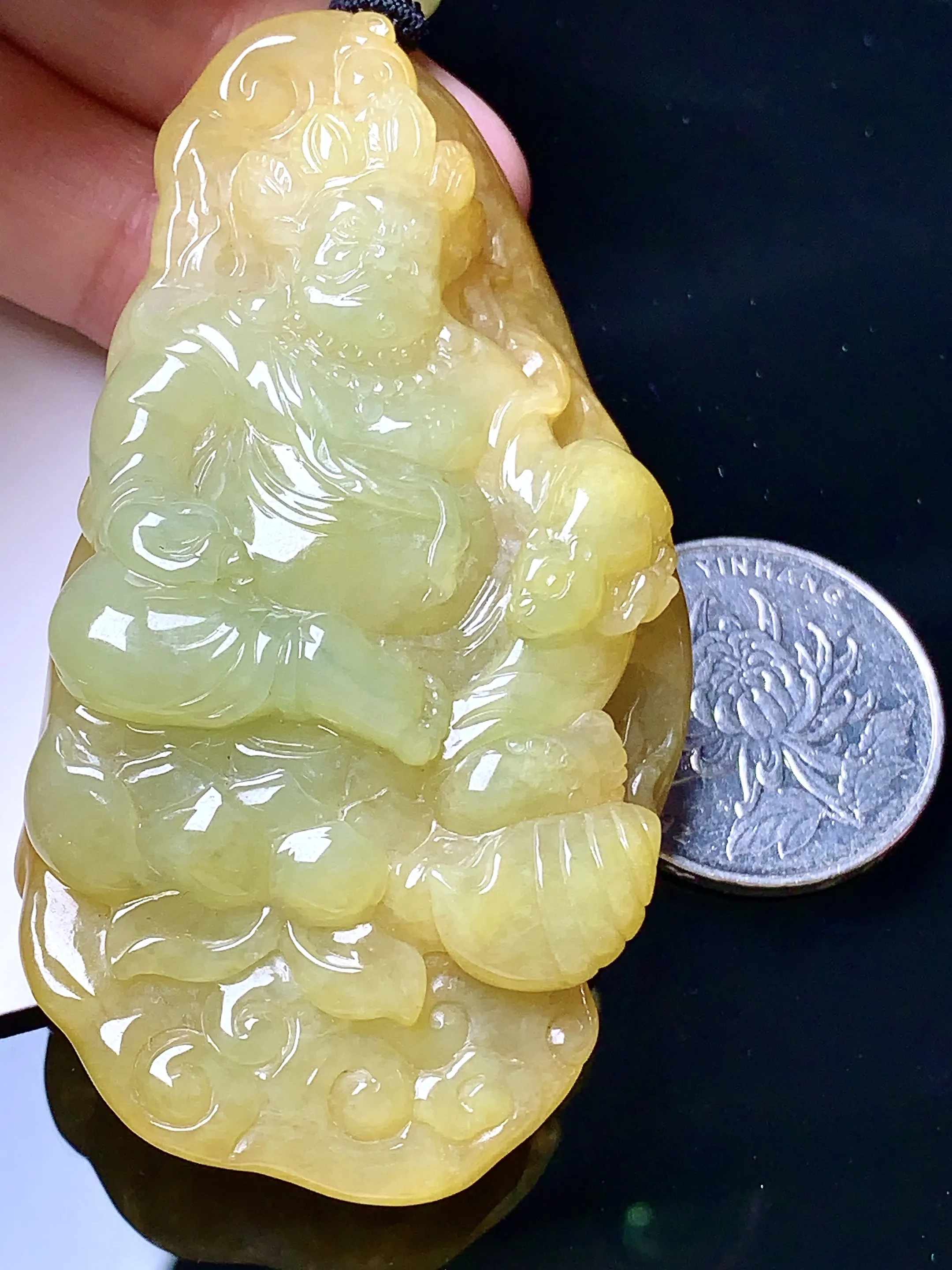 黄翡黄财神吊坠 玉质细腻 色泽清新艳丽 整体尺寸70.2*38.8*16.8