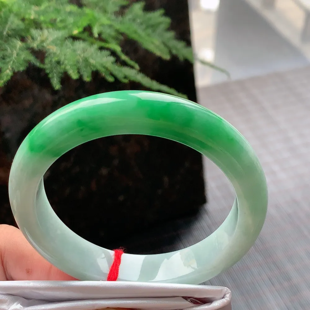 正圈冰糯阳绿 微纹 尺寸:57.1/12.1/8.7 色好