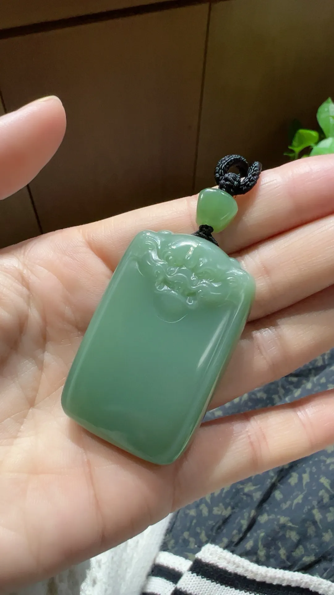 高品质｜碧玉｜粉青守护

重50克 尺寸49*32*13m m