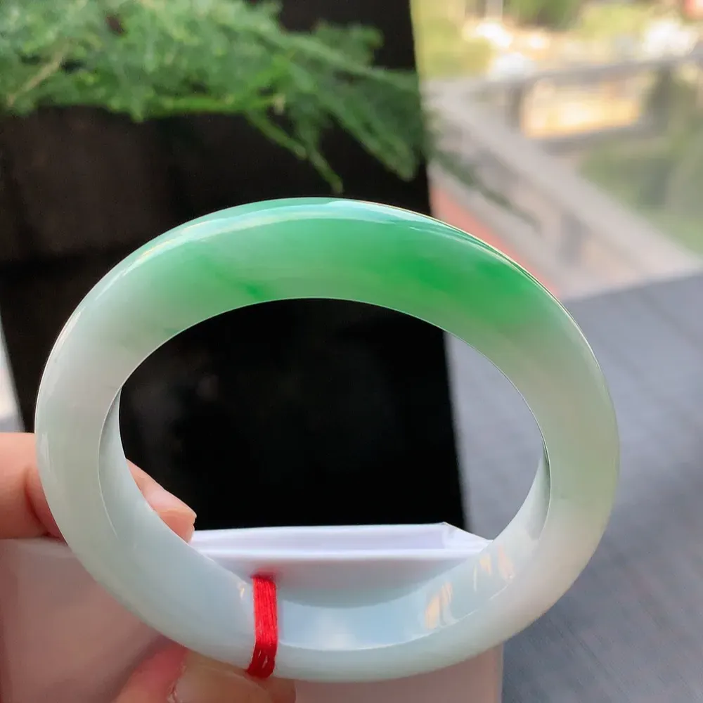 正圈冰糯阳绿 无瑕 尺寸:55.9/12.6/9 色好