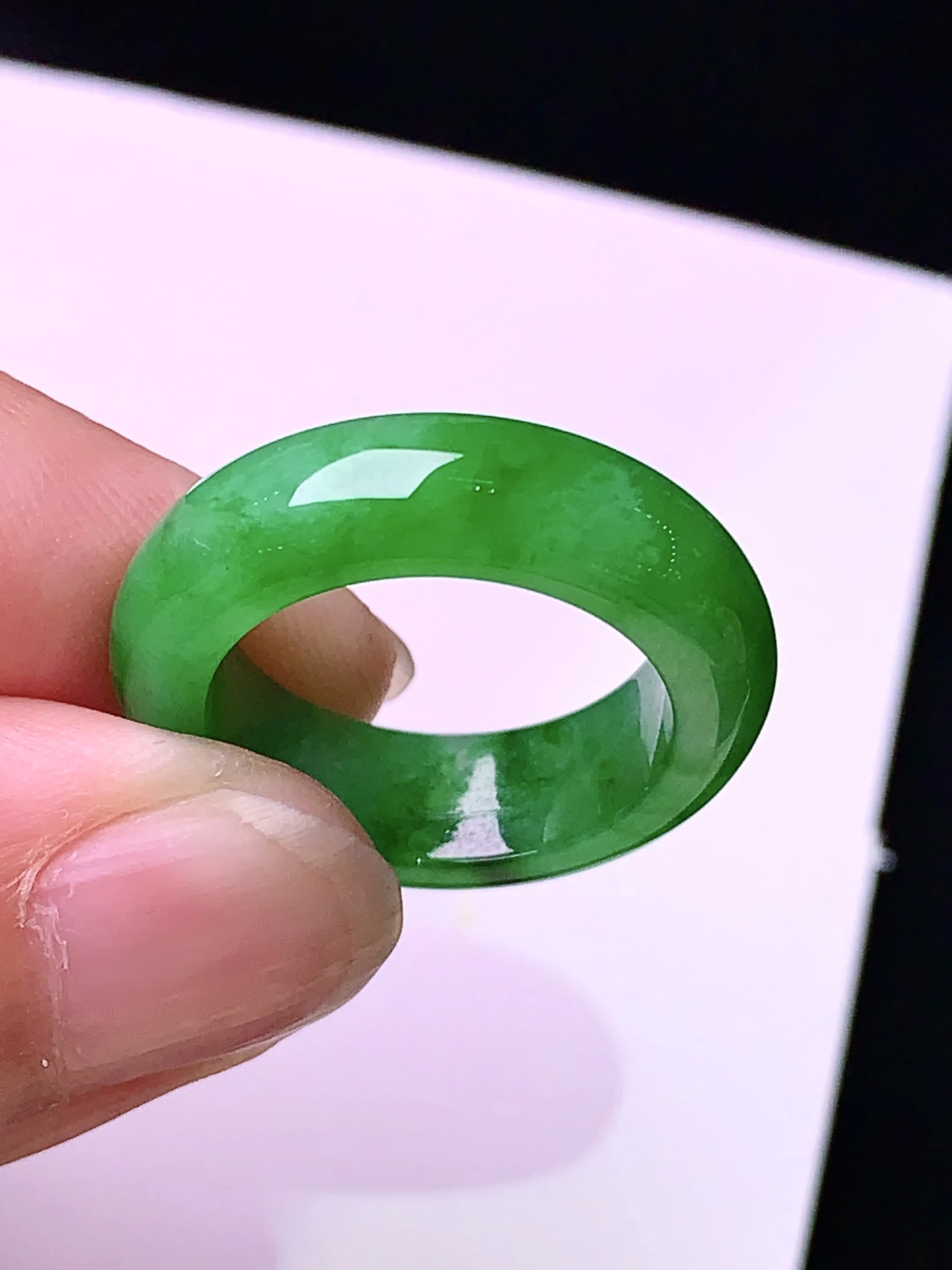 满绿指环 吊坠 玉质细腻 色泽清新艳丽 圈口10 整体尺寸22.6*6*3.6