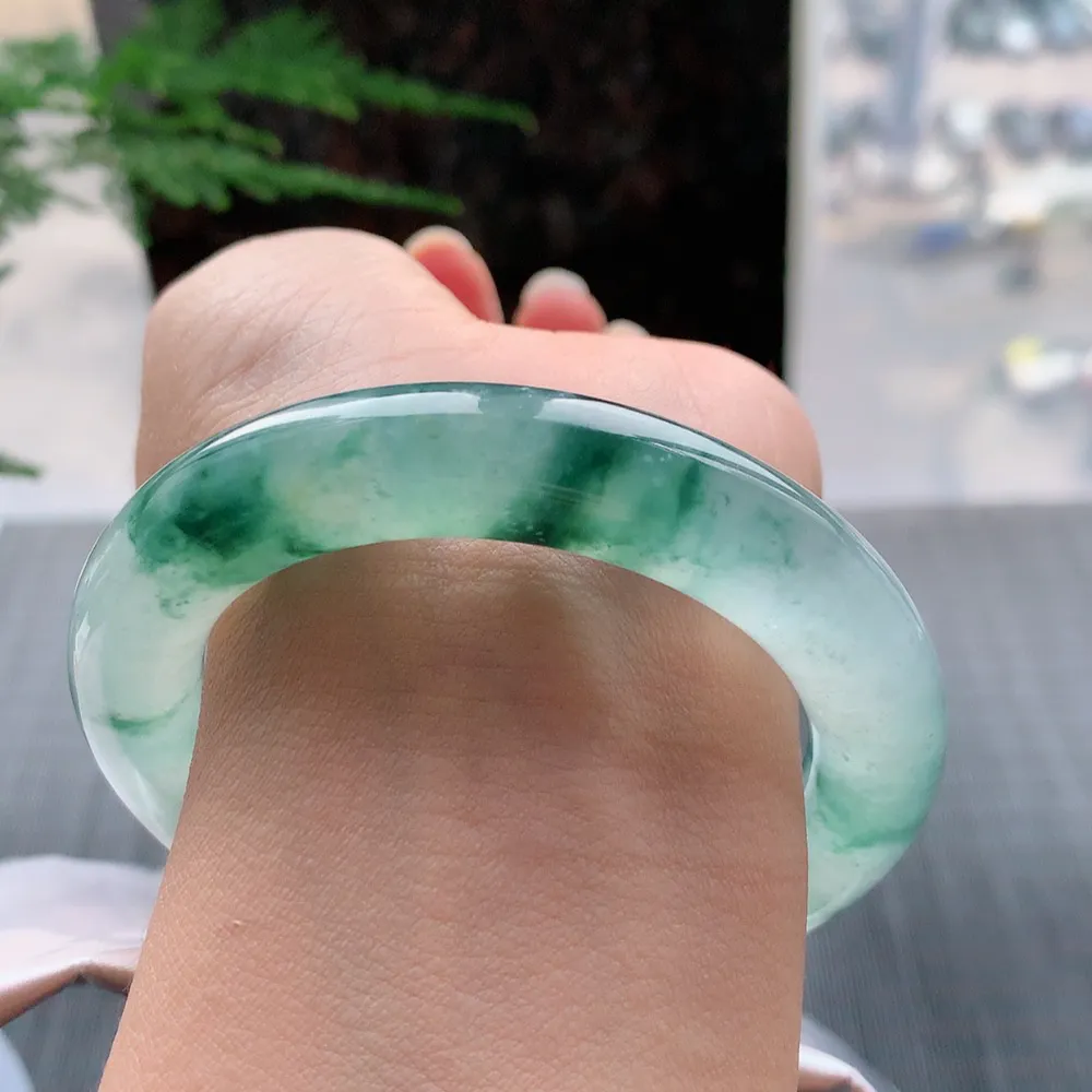 圆条冰玻飘花 无瑕 尺寸:55.1/11.7/12.1 花美 种水好