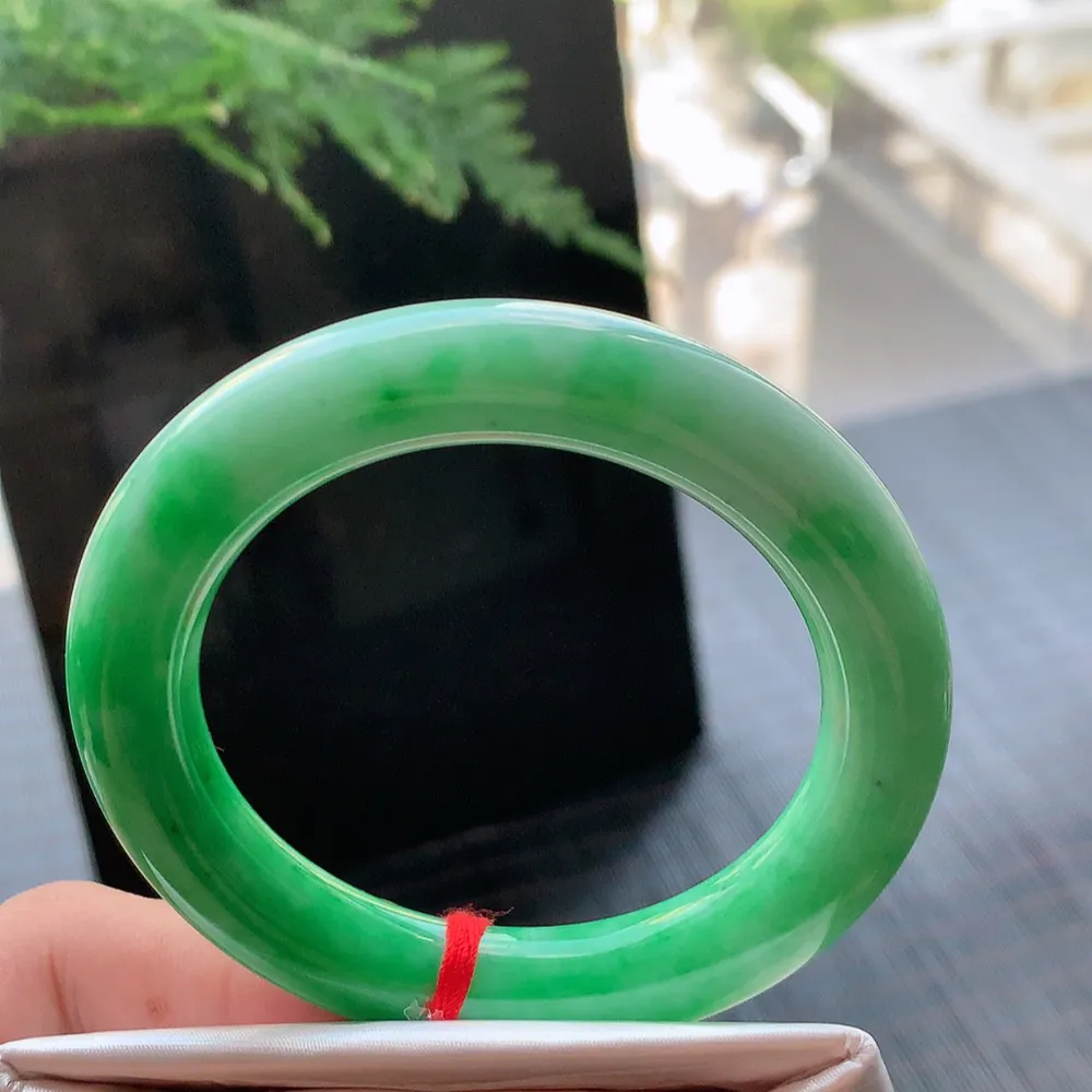 圆条一大节阳绿 无瑕 尺寸:51.7/11.1/10.7 色好