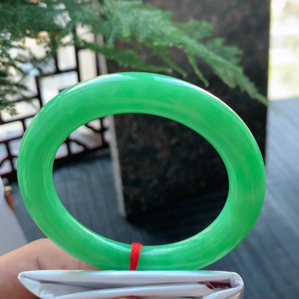 圆条满绿 无瑕 尺寸:56.1/10.9/10.6 满色