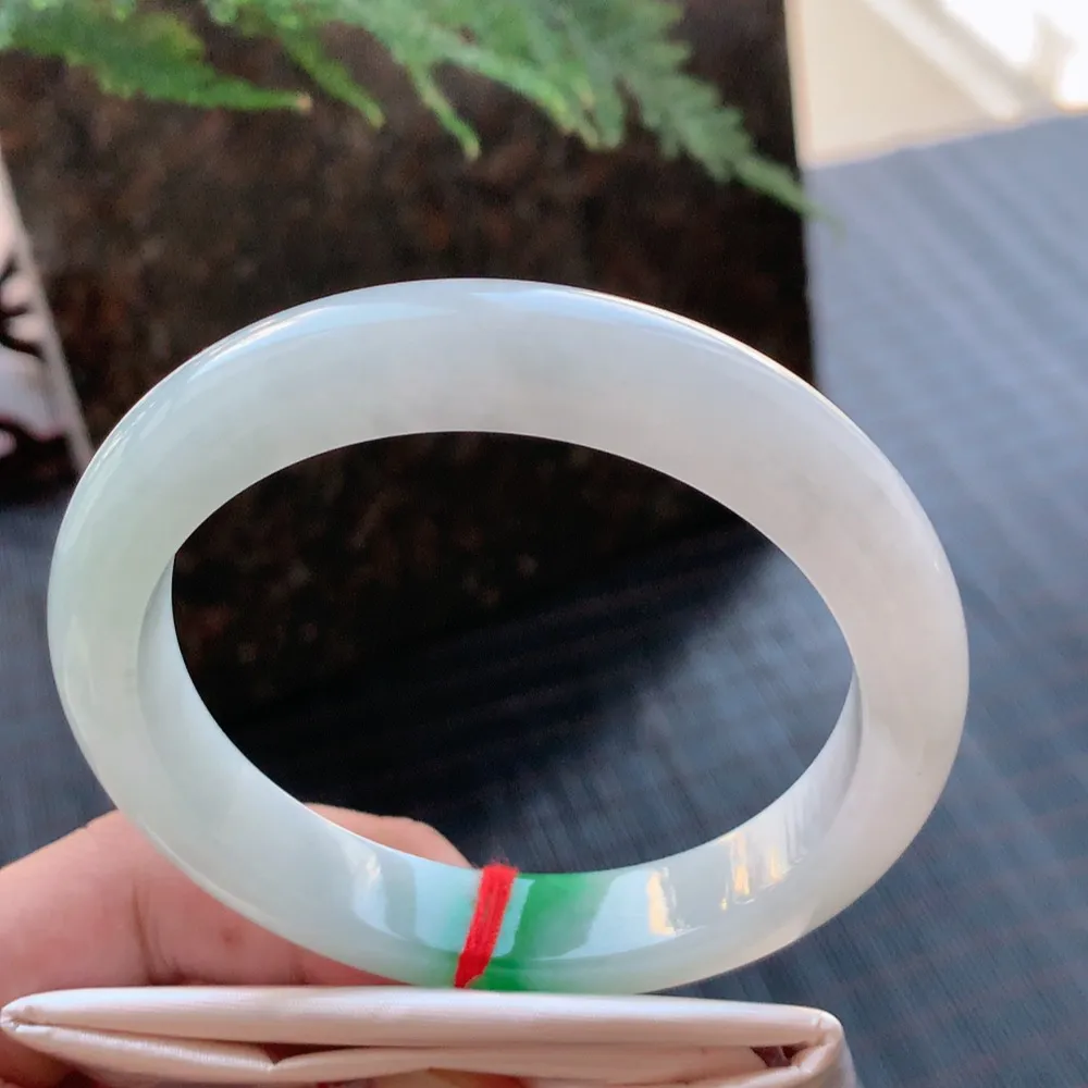 正圈冰糯阳绿 微棉纹 尺寸:61.1/12.1/8.8 大圈口