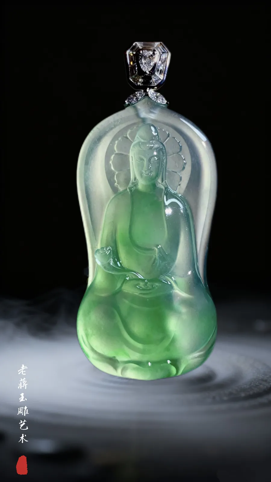 【观自在】，自在观音菩萨，
老蒋玉雕艺术作品，
裸石54-27-10mm，25.12g，
18K金，南非钻，