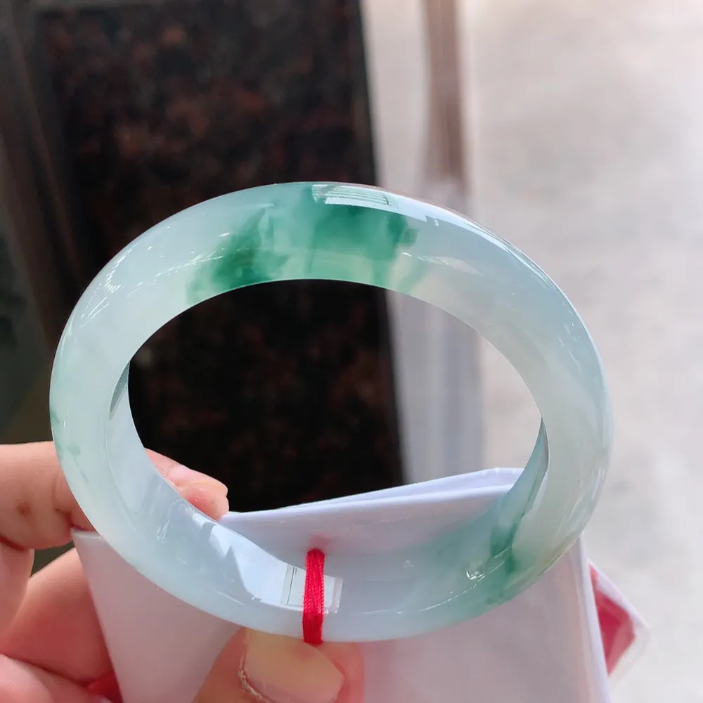 正圈冰飘花 无瑕 尺寸:55.7/12.3/8.5 花美