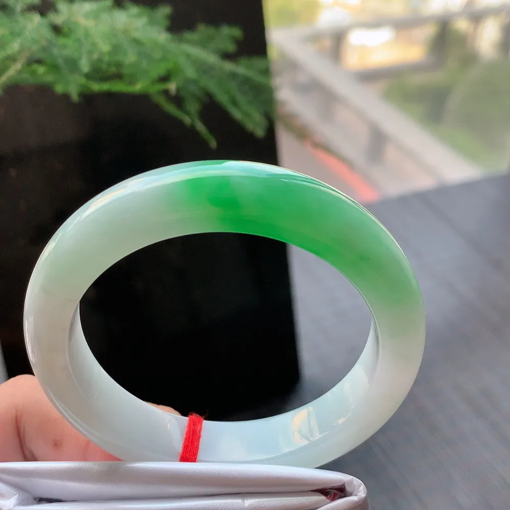 正圈冰糯阳绿 无瑕 尺寸:55.9/12.6/9 色好