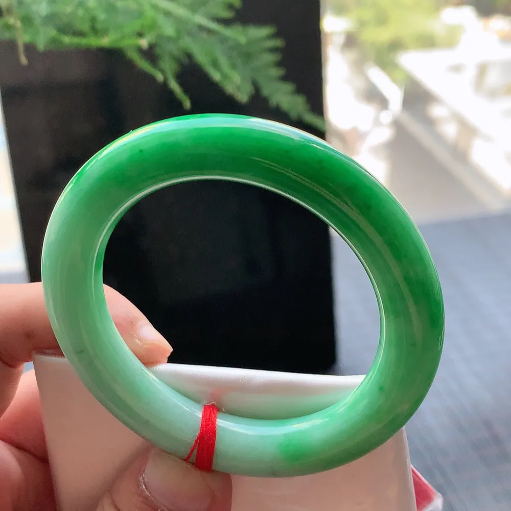 圆条一大节阳绿 无瑕 尺寸:51.7/11.1/10.7 色好