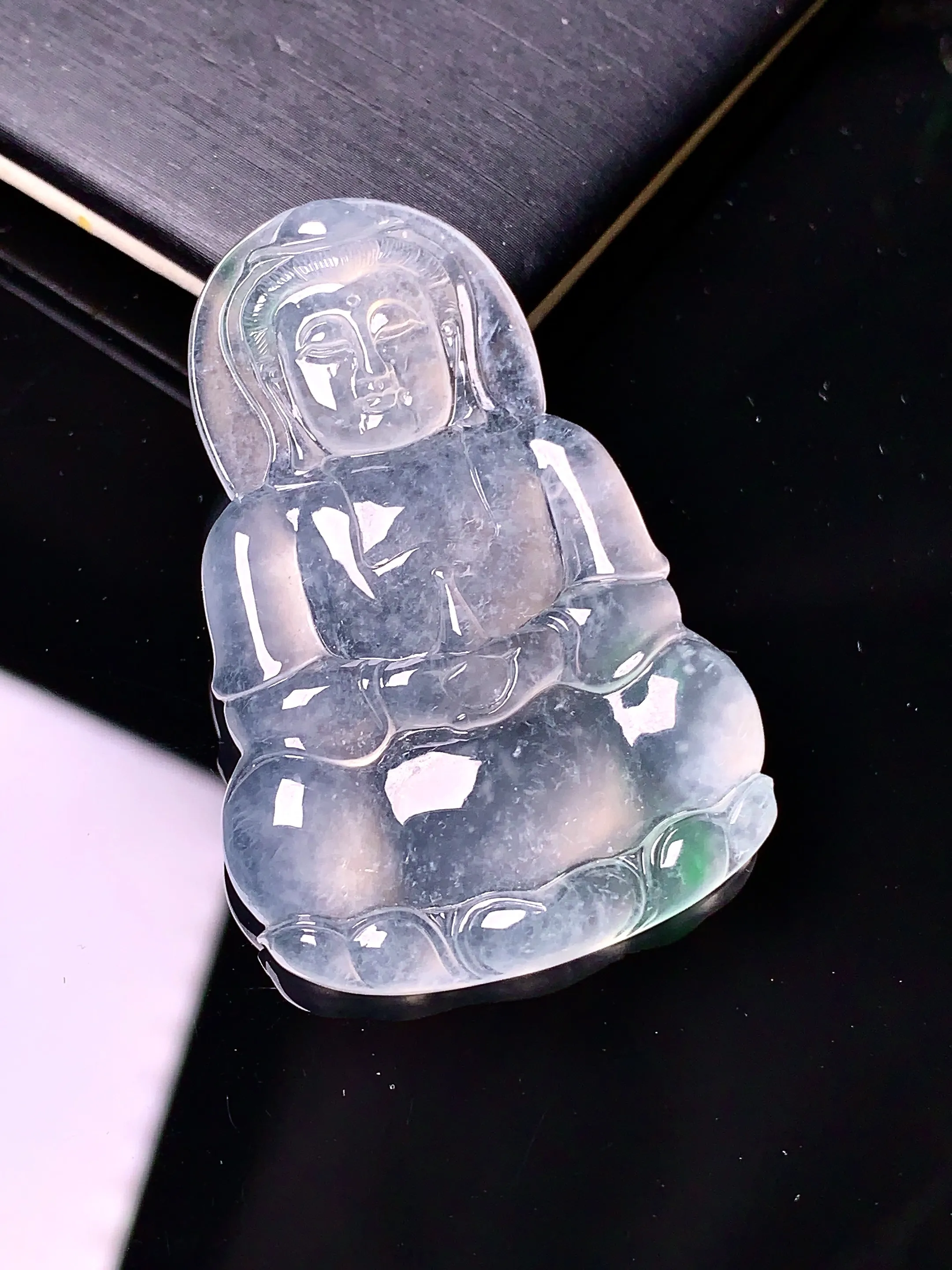 冰种观音菩萨吊坠 玉质细腻 色泽清新艳丽 整体尺寸45.2*30.5*5.2