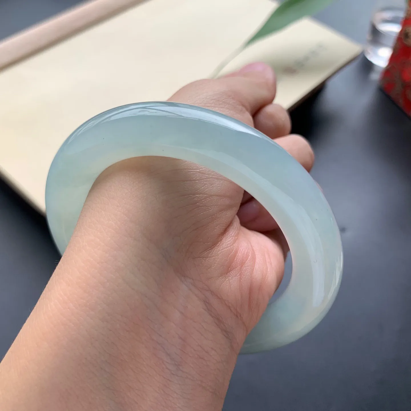 55.8圈口冰晴底圆条手镯 尺寸：55.8-11.8-11.2，水润饱满，胶感十足