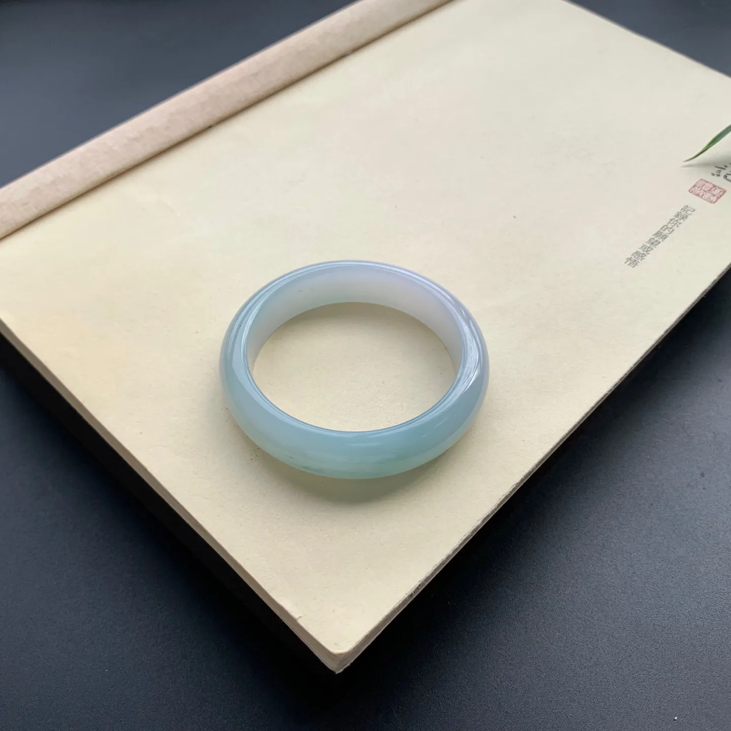 52圈口细糯正圈手镯 尺寸：52-12.5-7.8，无纹裂，细腻釉洁，清爽干净