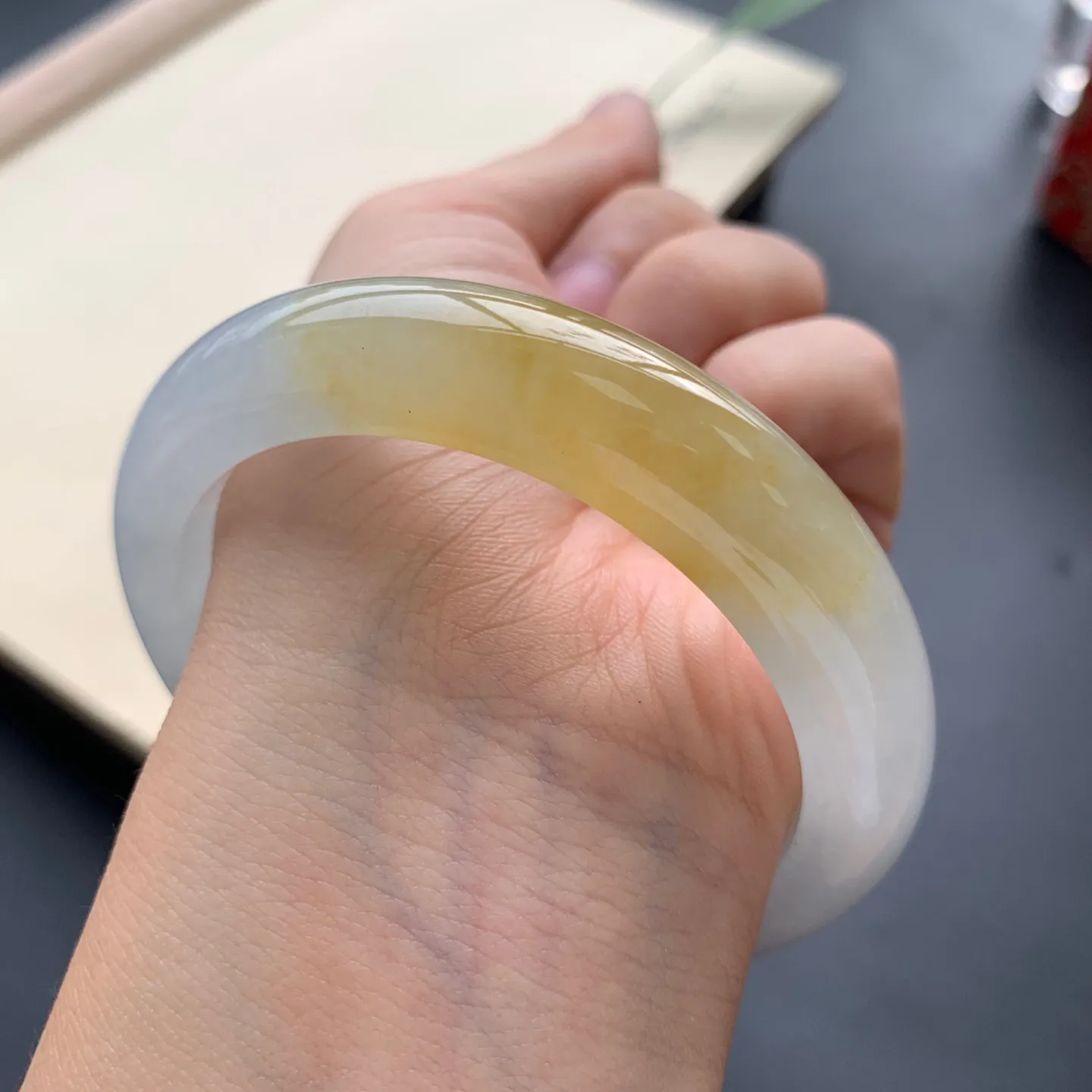 56圈口冰种飘黄翡正圈手镯 尺寸：56-12.3-9，无纹裂，水润起胶，优雅迷人