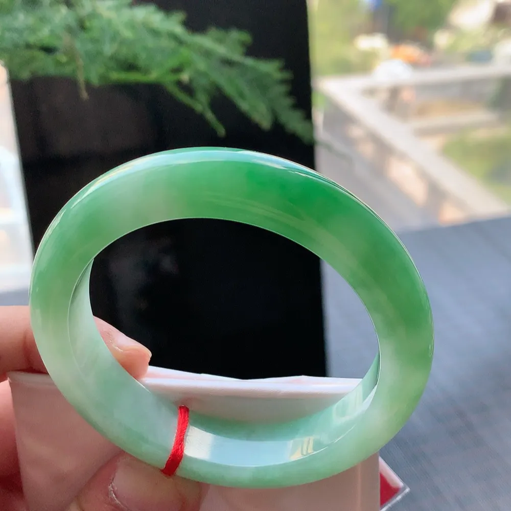 正圈冰糯阳绿 无瑕 尺寸:54.8/12.8/8.8 色好🥰🥰