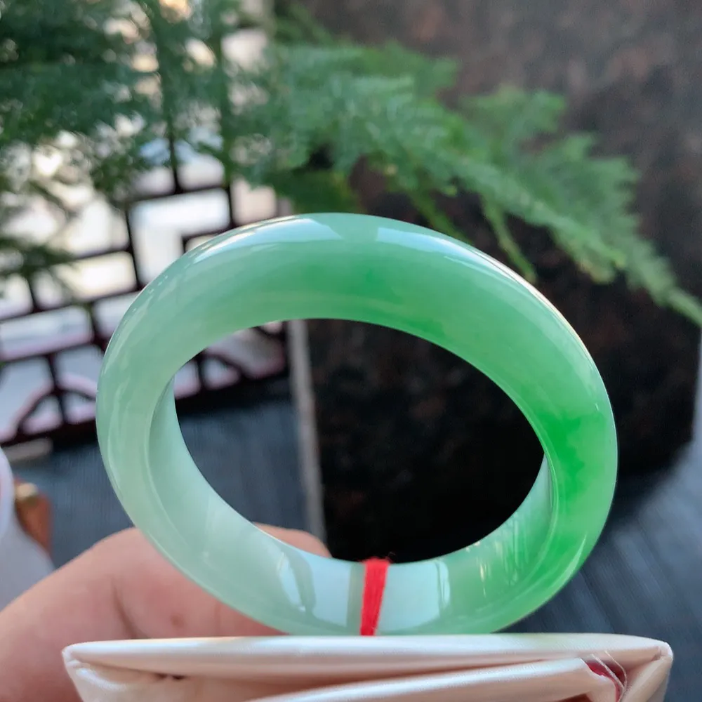 贵妃冰阳绿 无瑕 尺寸:53.1/45/12.1/7.1 种色兼备