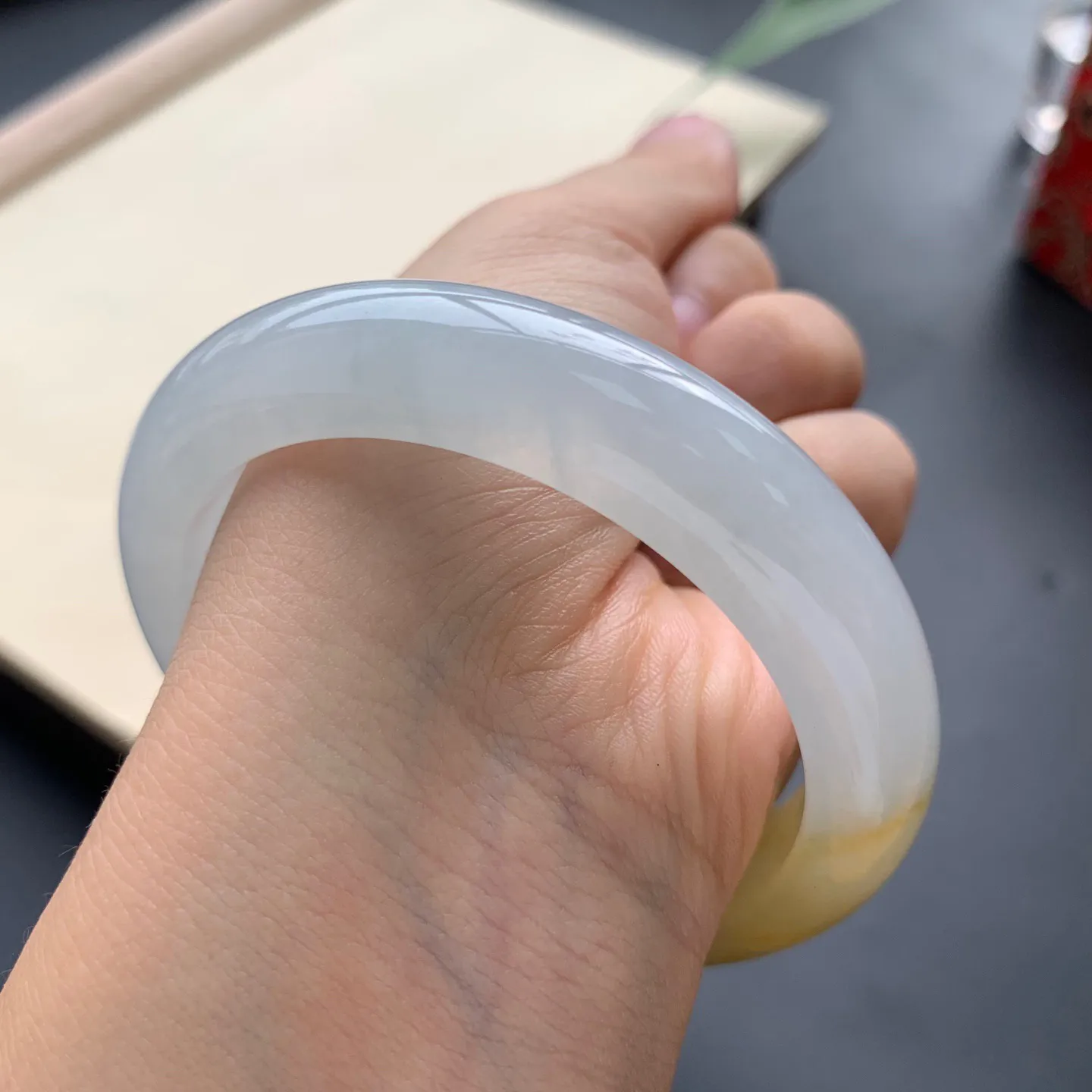 56圈口冰种飘黄翡正圈手镯 尺寸：56-12.3-9，无纹裂，水润起胶，优雅迷人