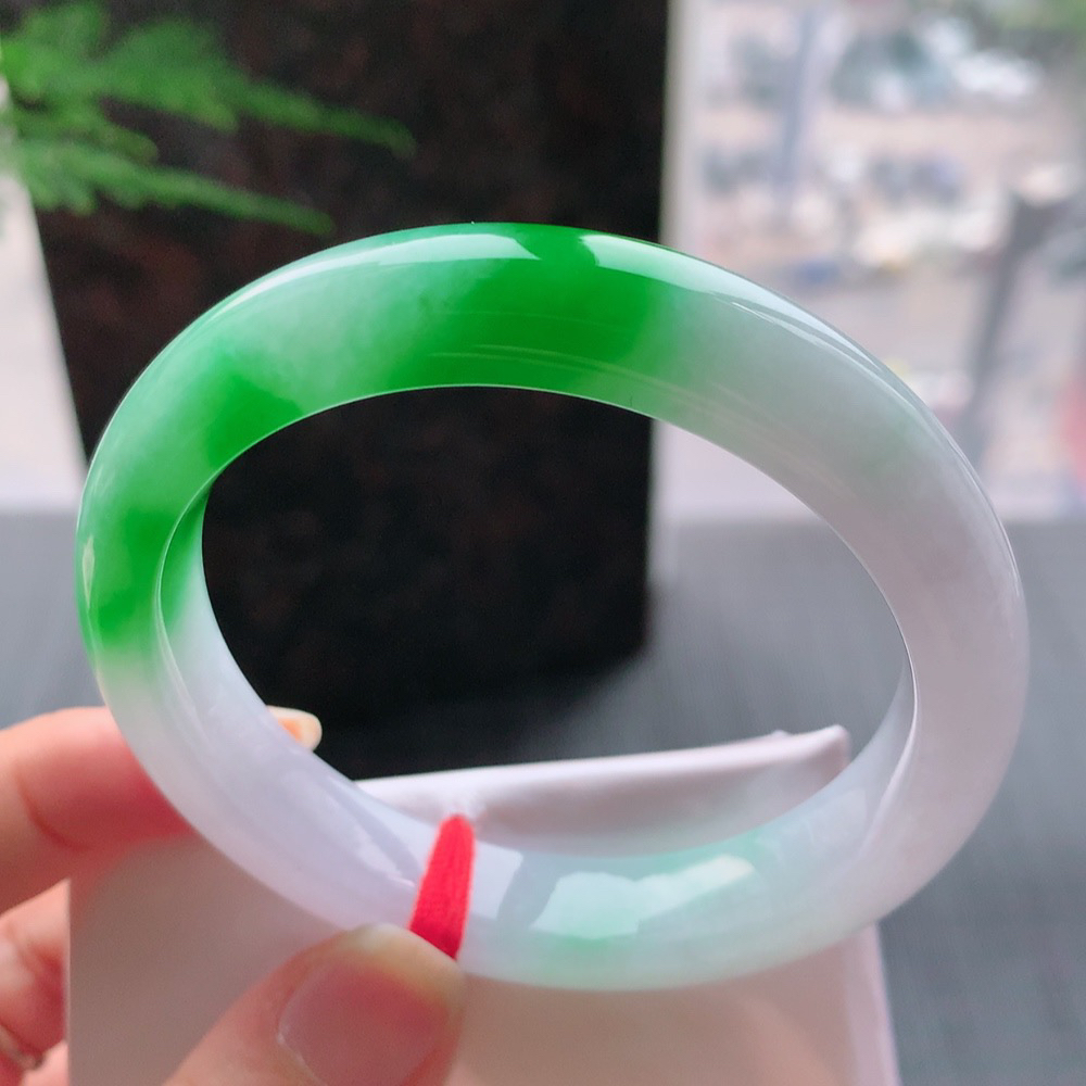 正圈一大节阳绿 无瑕 尺寸:54.2/11.7/8.4 色阳