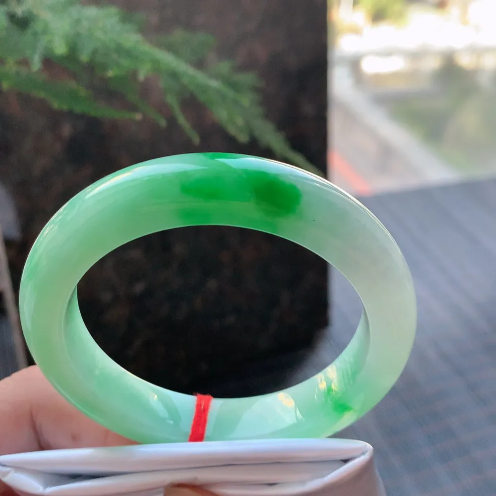 正圈白底青阳绿 无瑕 尺寸:55.4/12.5/8.6  色阳