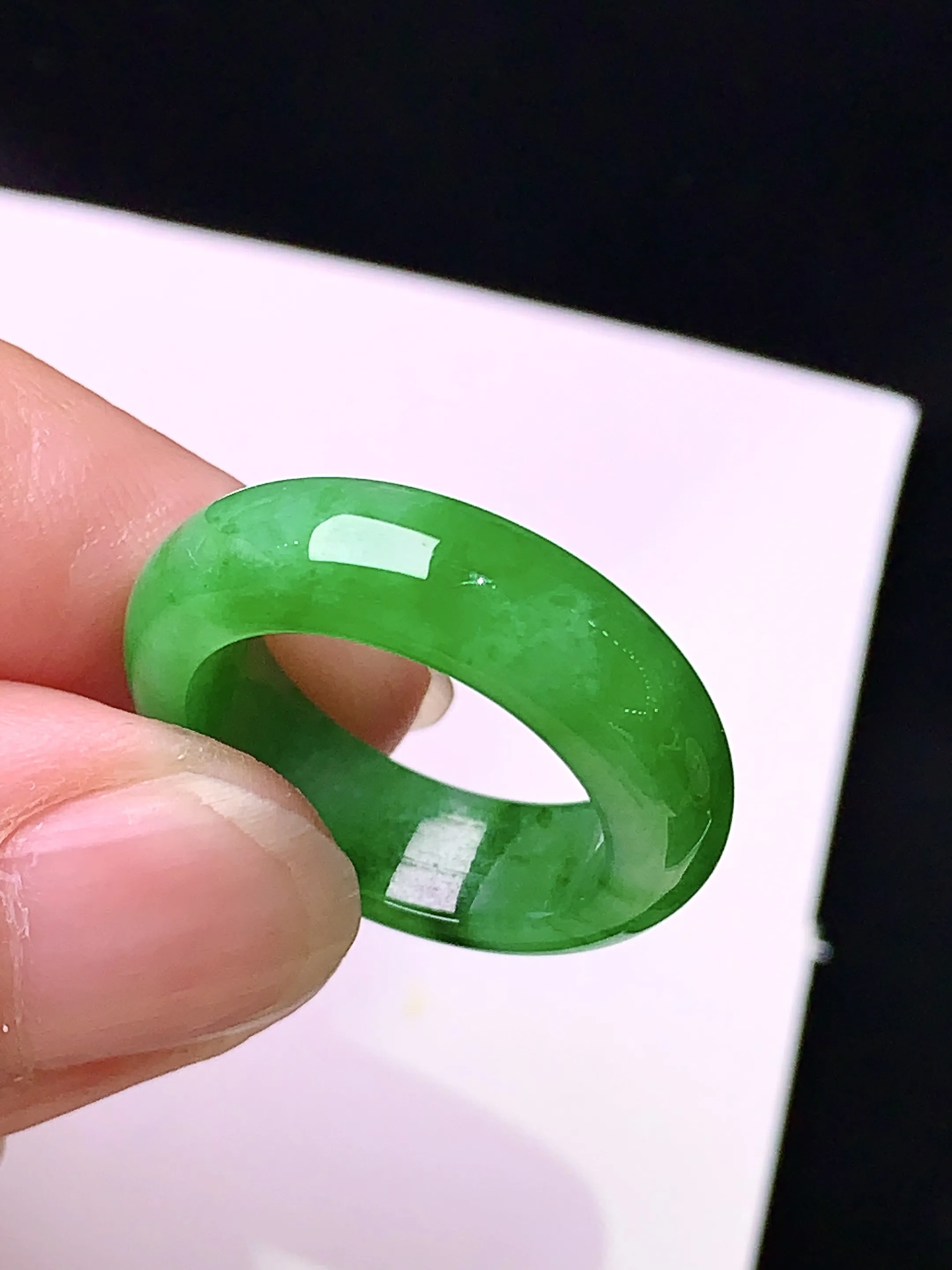 满绿指环 吊坠 玉质细腻 色泽清新艳丽 圈口10 整体尺寸22.6*6*3.6