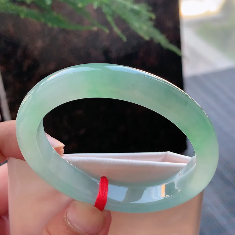 贵妃高冰阳绿 微皮纹 尺寸:56.1/48.1/11.5/8.2 种色兼备