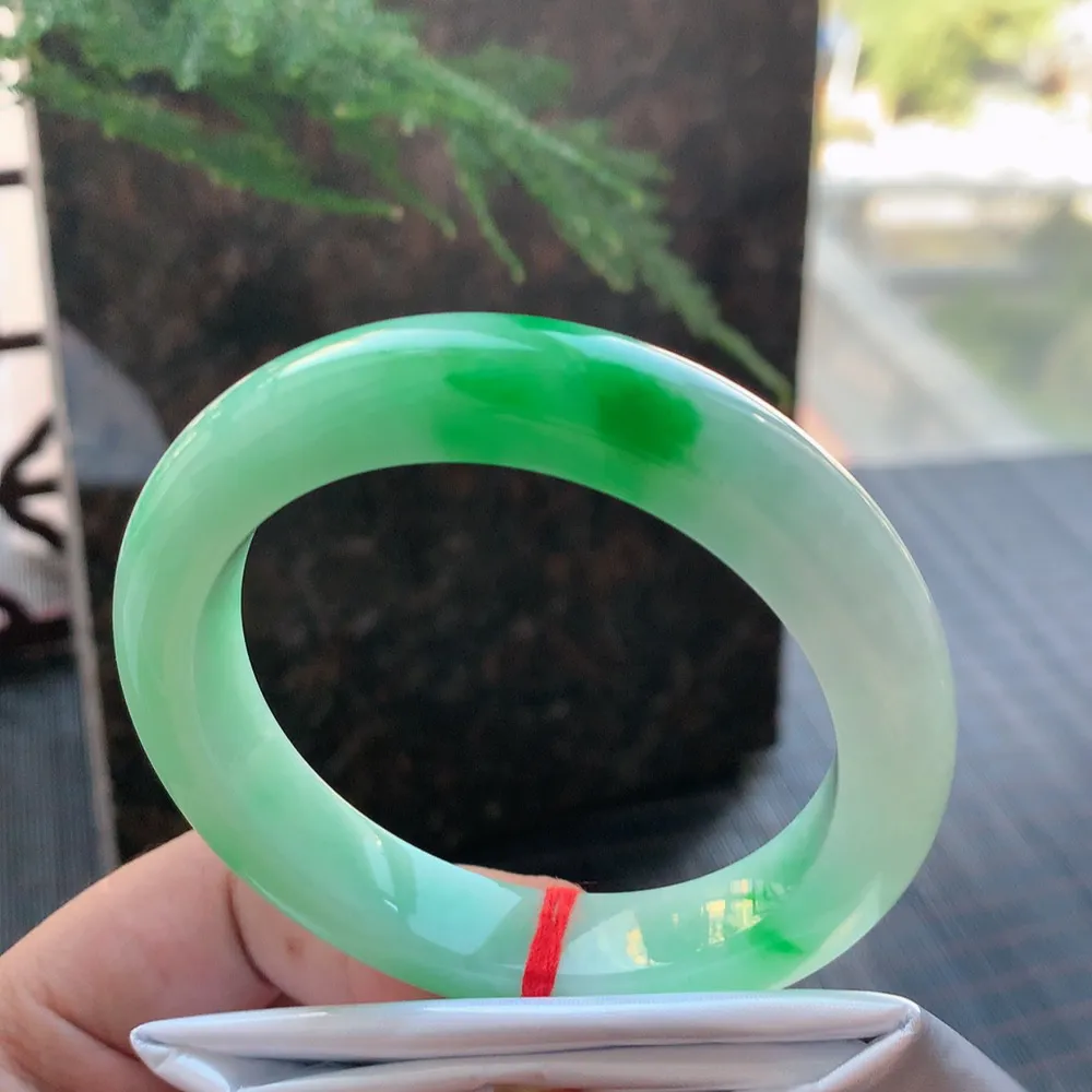 正圈白底青阳绿 无瑕 尺寸:55.4/12.5/8.6  色阳