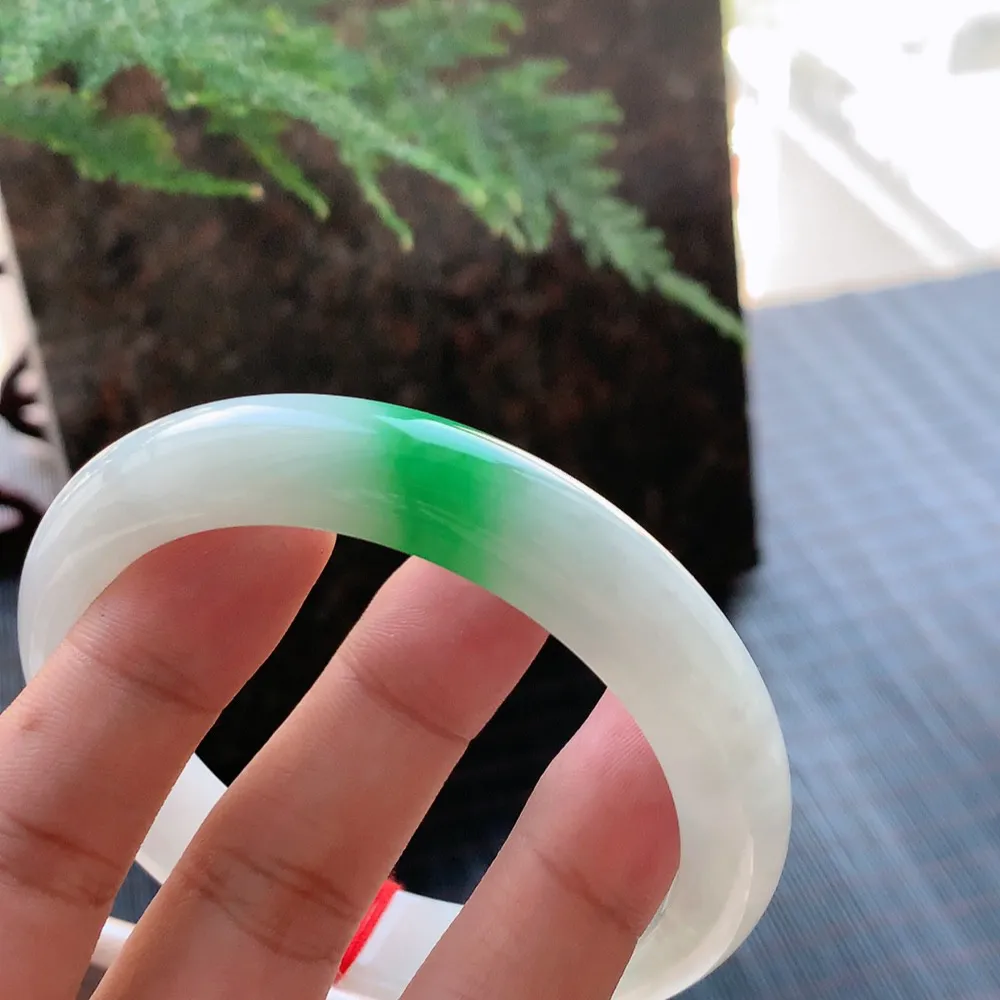 正圈冰糯阳绿 微棉纹 尺寸:61.1/12.1/8.8 大圈口